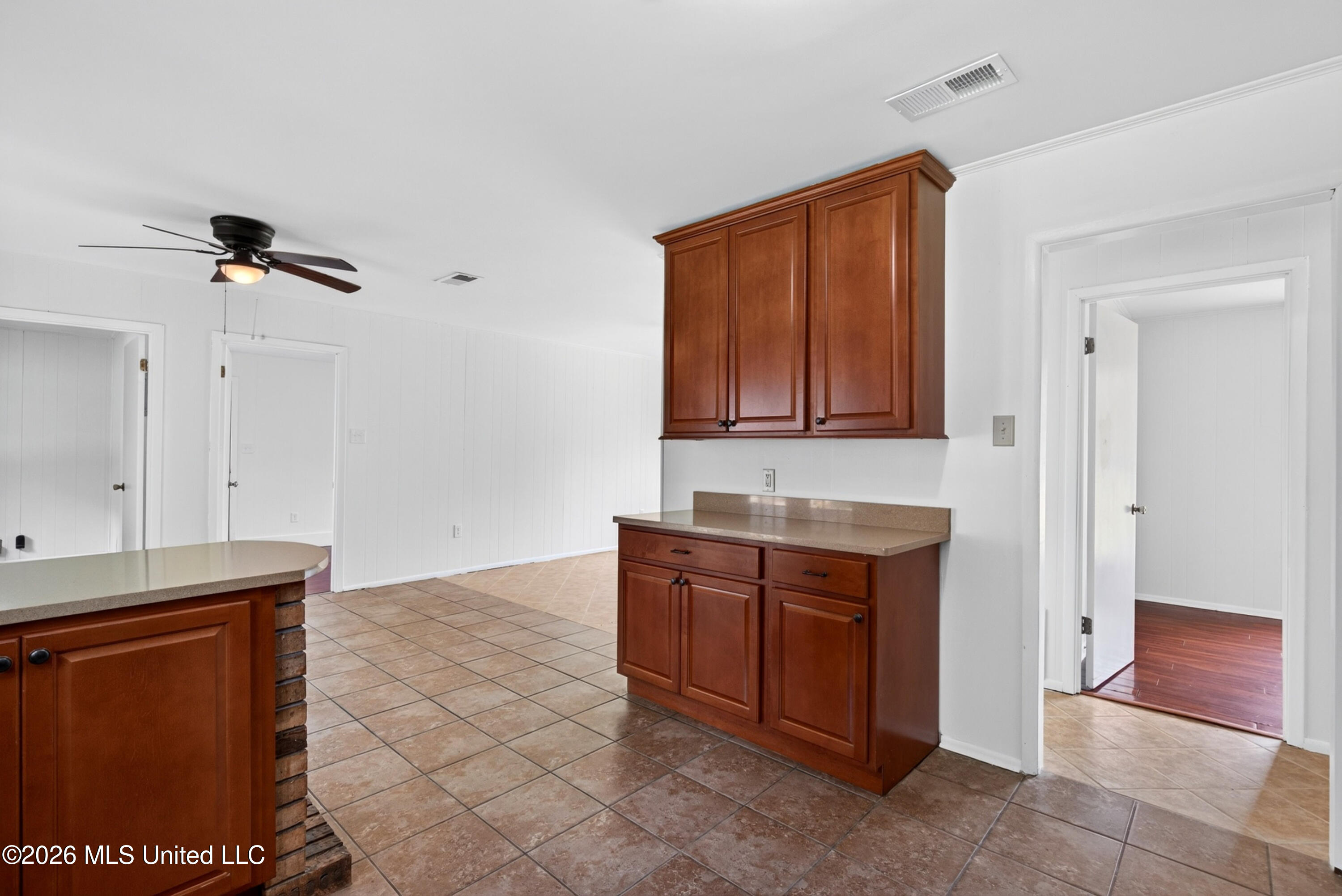 5717 Meadowview Drive Property Photo 7
