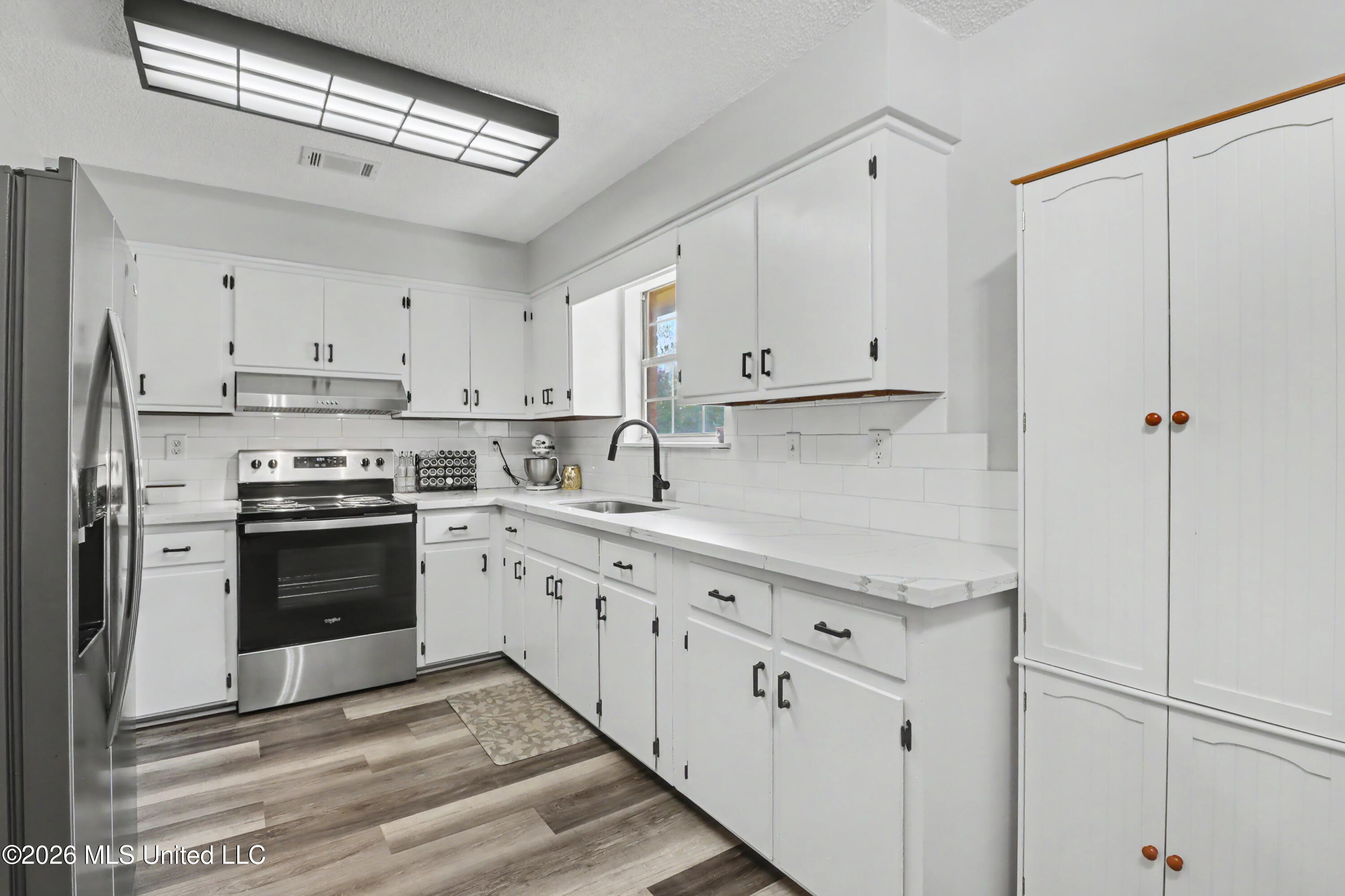 1304 Sampson Road Property Photo 6