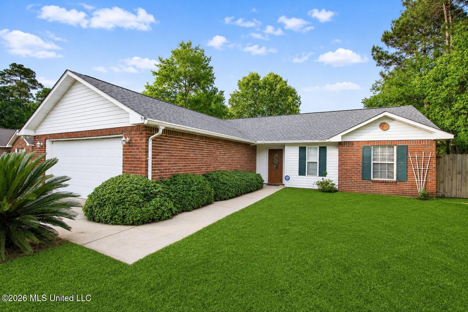 1300 Oak Street Property Photo 1