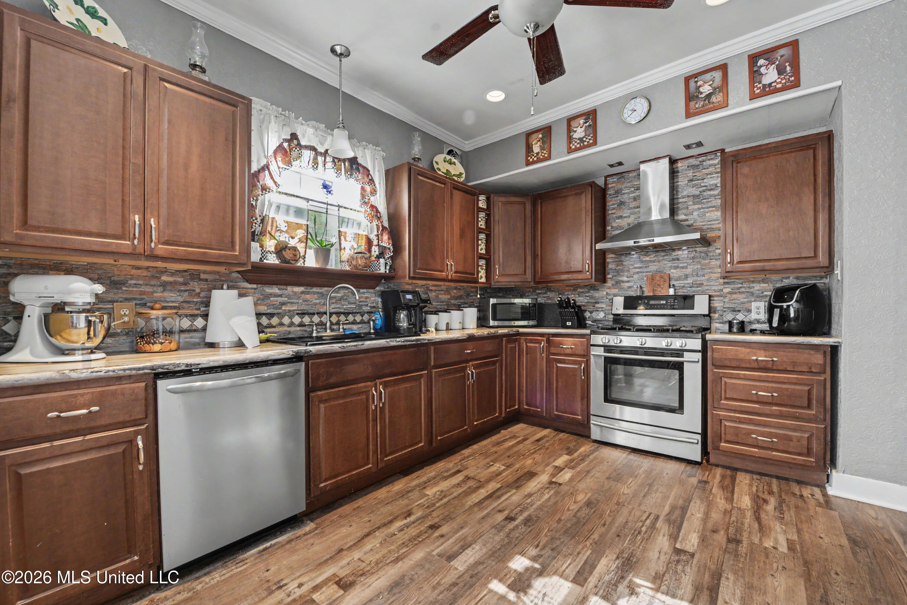963 Schwan Court Property Photo 6