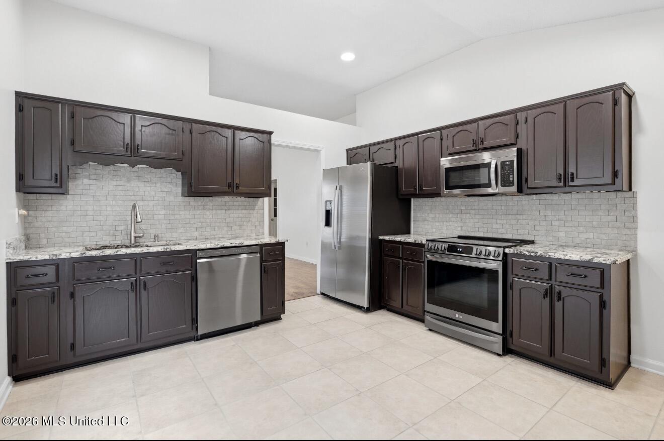 10742 Pecan View Drive Property Photo 3