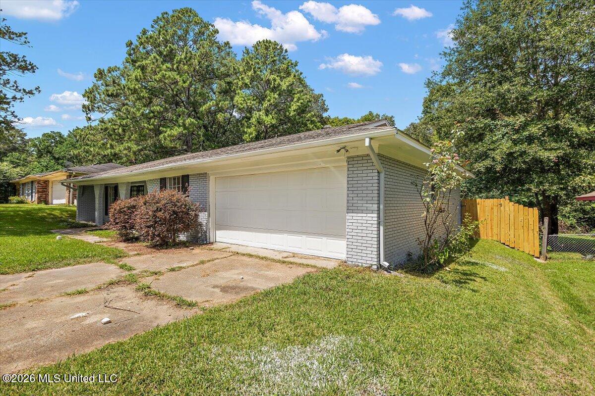 3343 Fleetwood Drive Property Photo 2