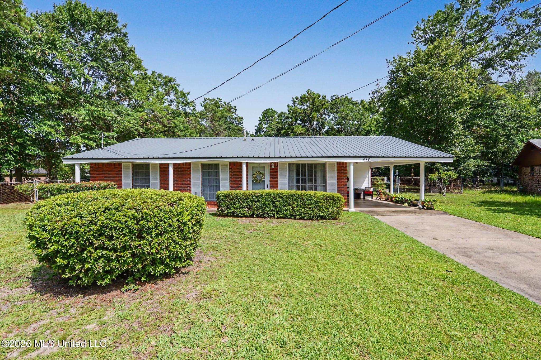 414 Pine Court Property Photo 1