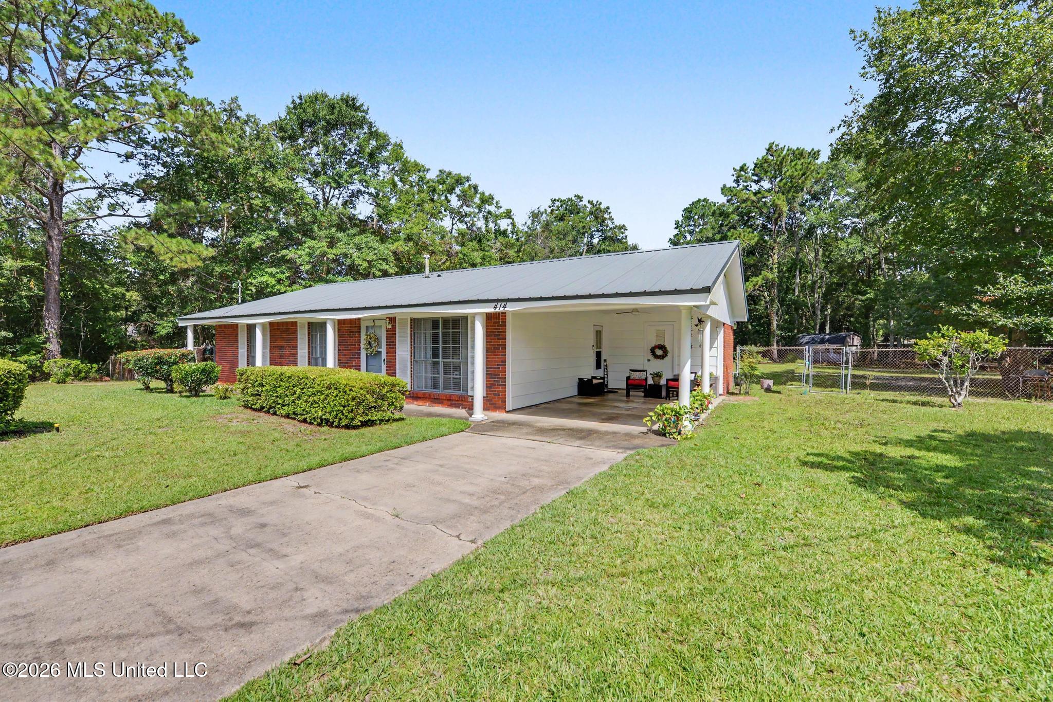 414 Pine Court Property Photo 2