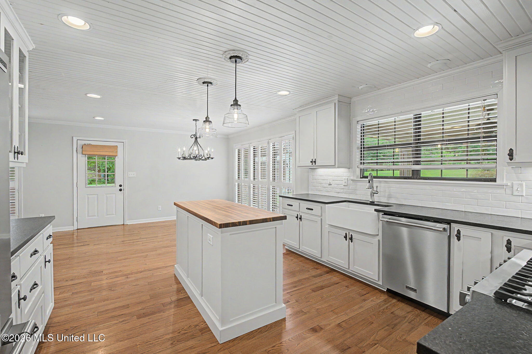 1060 Wooten Road Property Photo 20