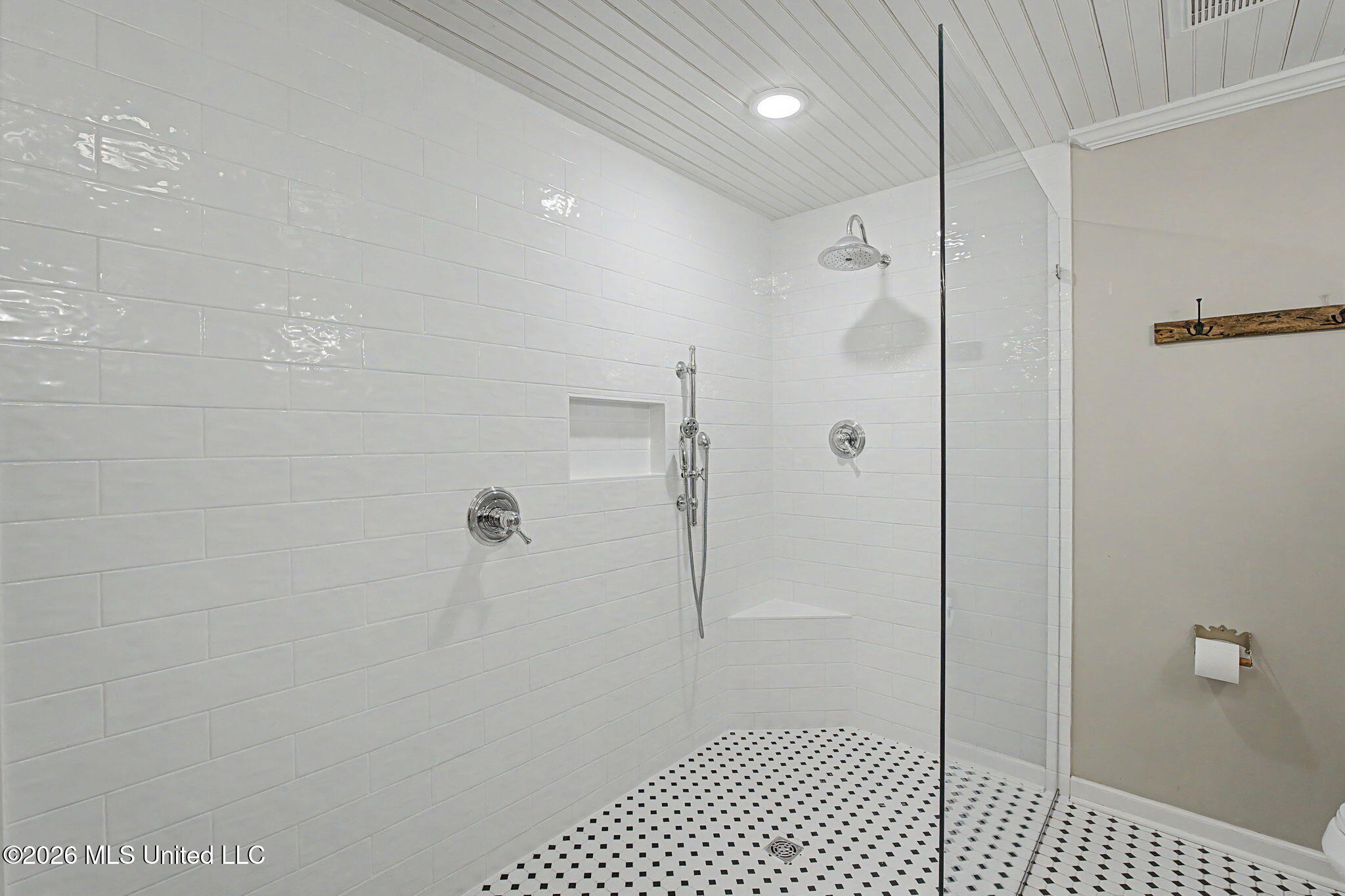 1060 Wooten Road Property Photo 31