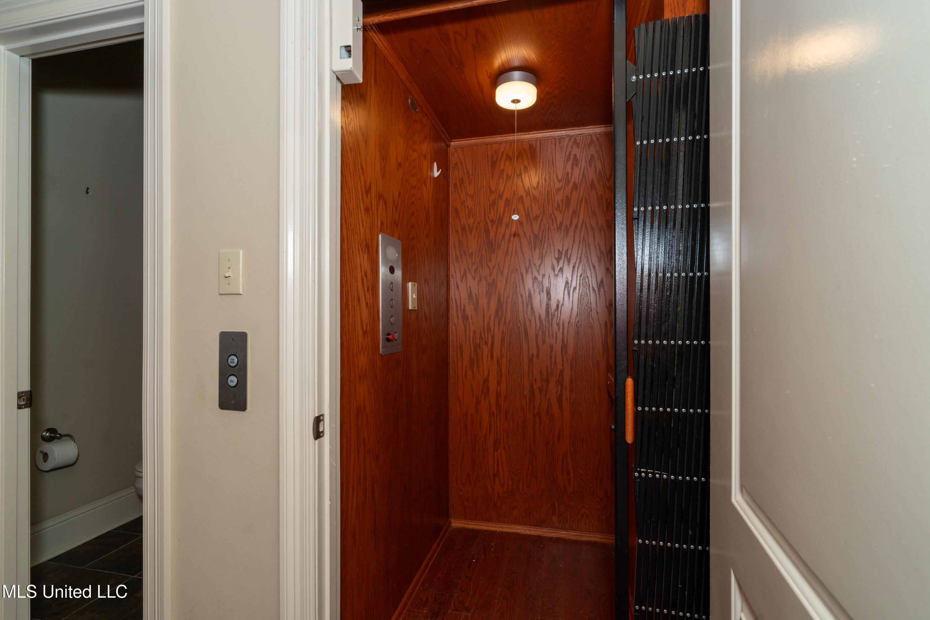 8 Oak Alley Lane Property Photo 4