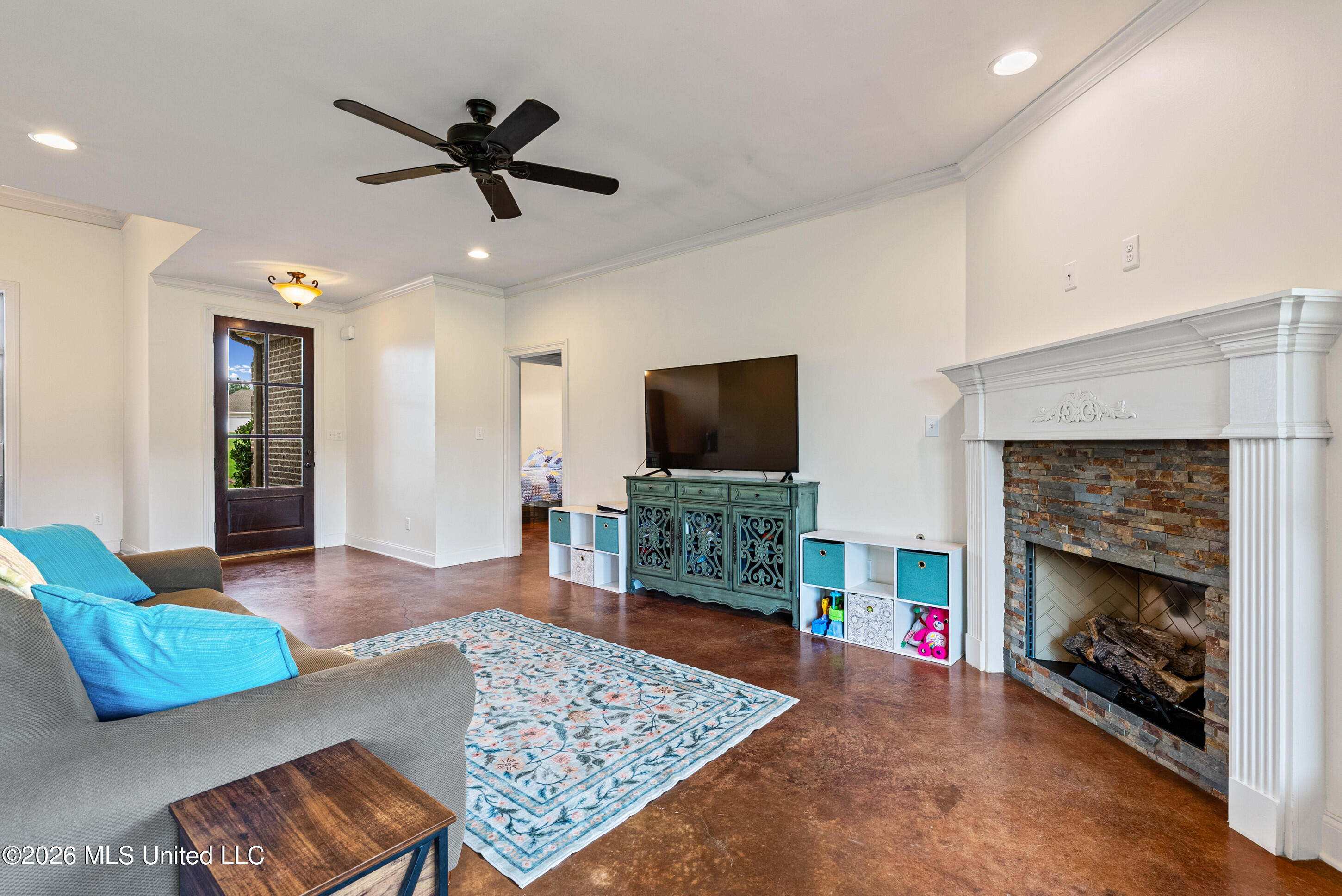 111 London Cove Property Photo 5