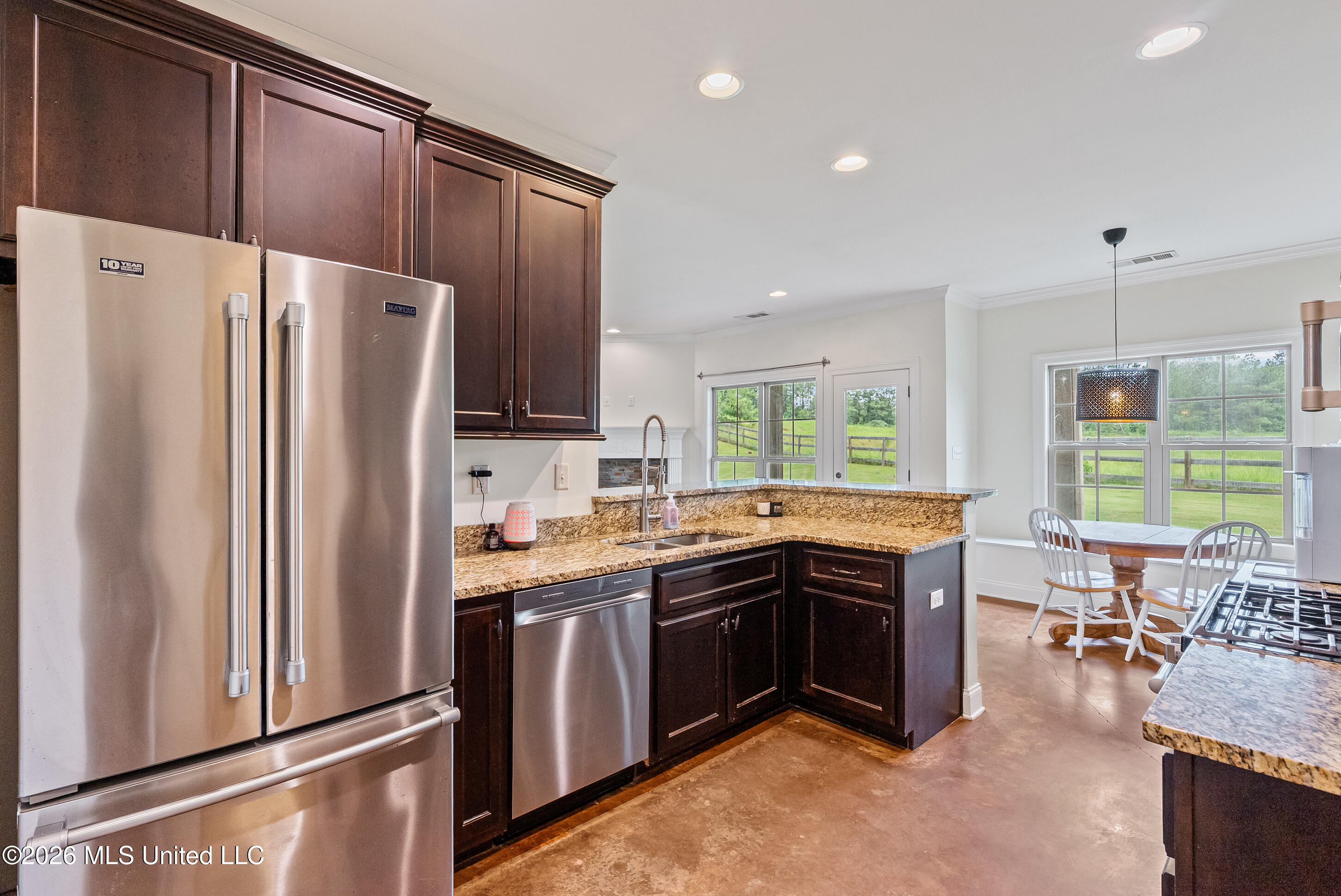 111 London Cove Property Photo 7