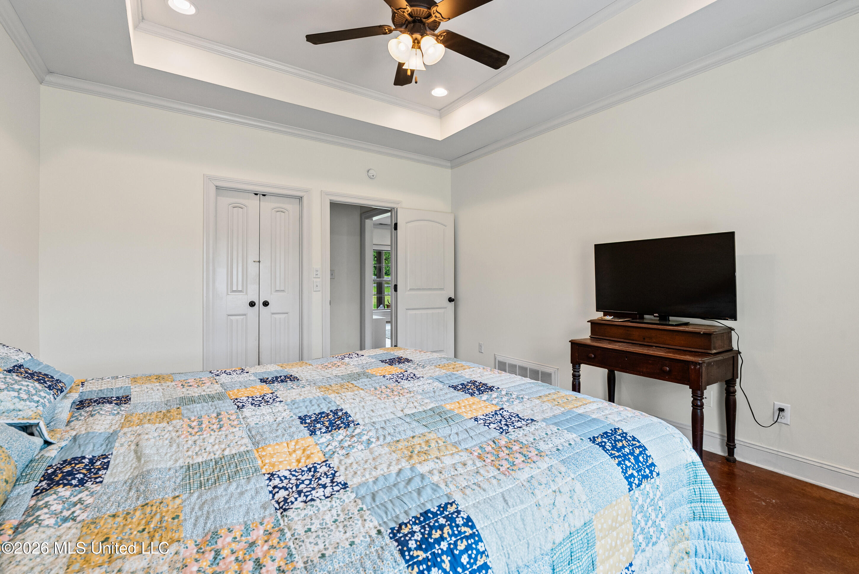 111 London Cove Property Photo 11