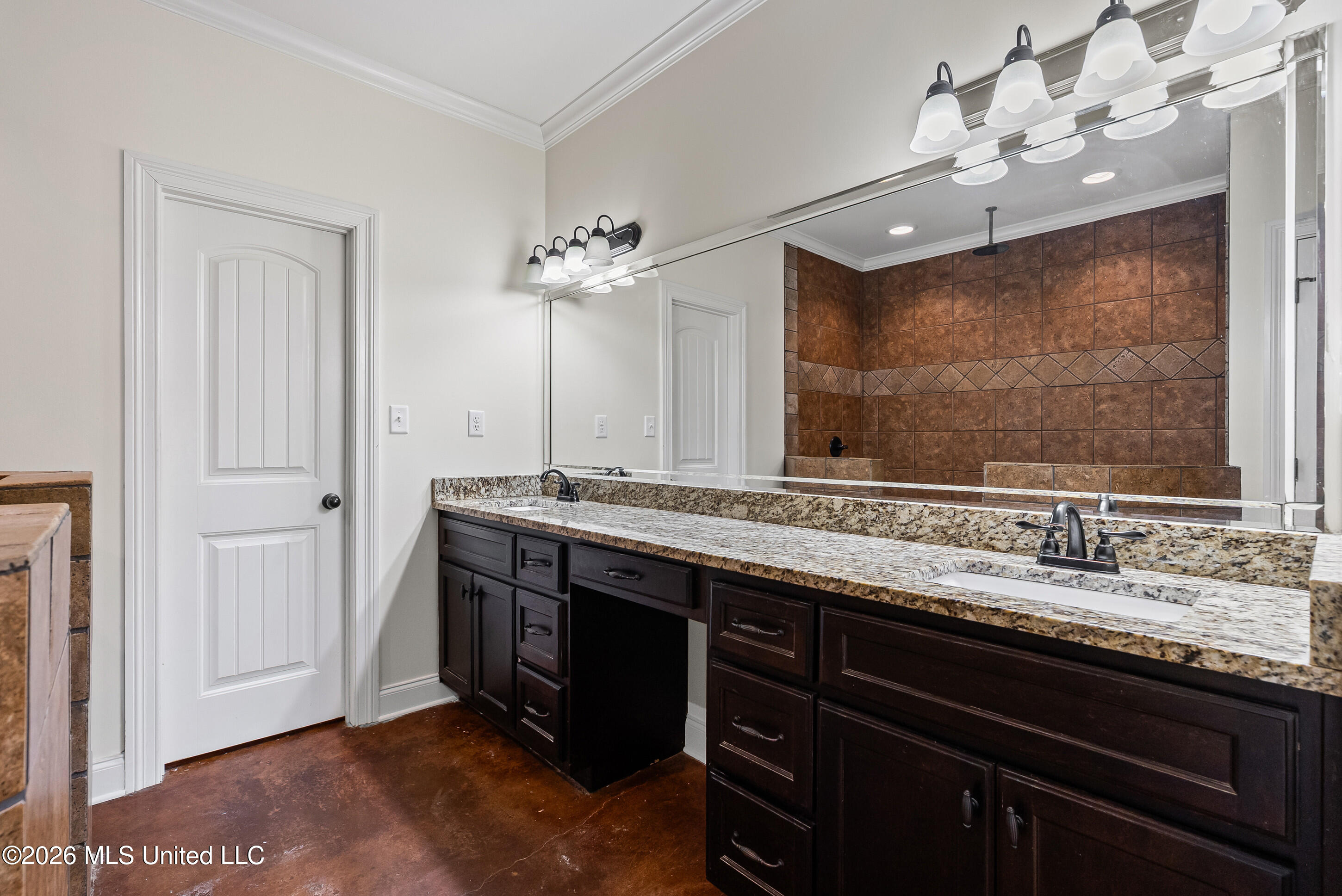 111 London Cove Property Photo 12