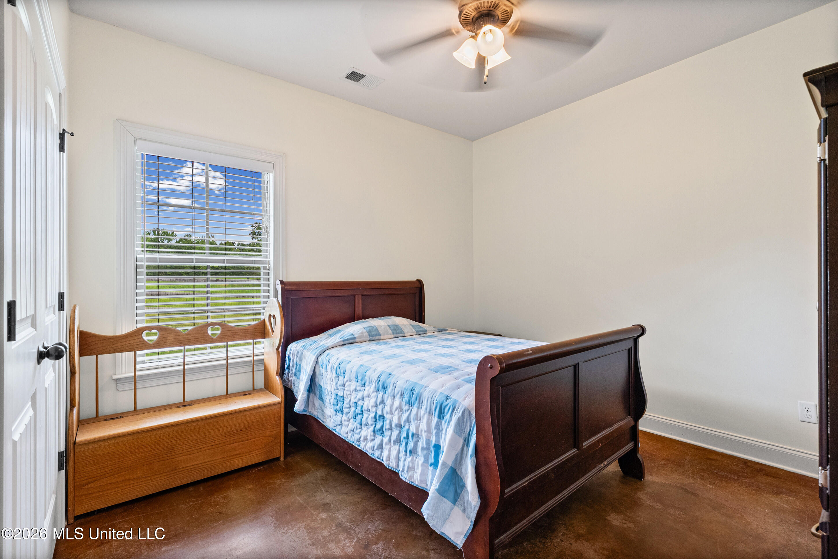 111 London Cove Property Photo 16
