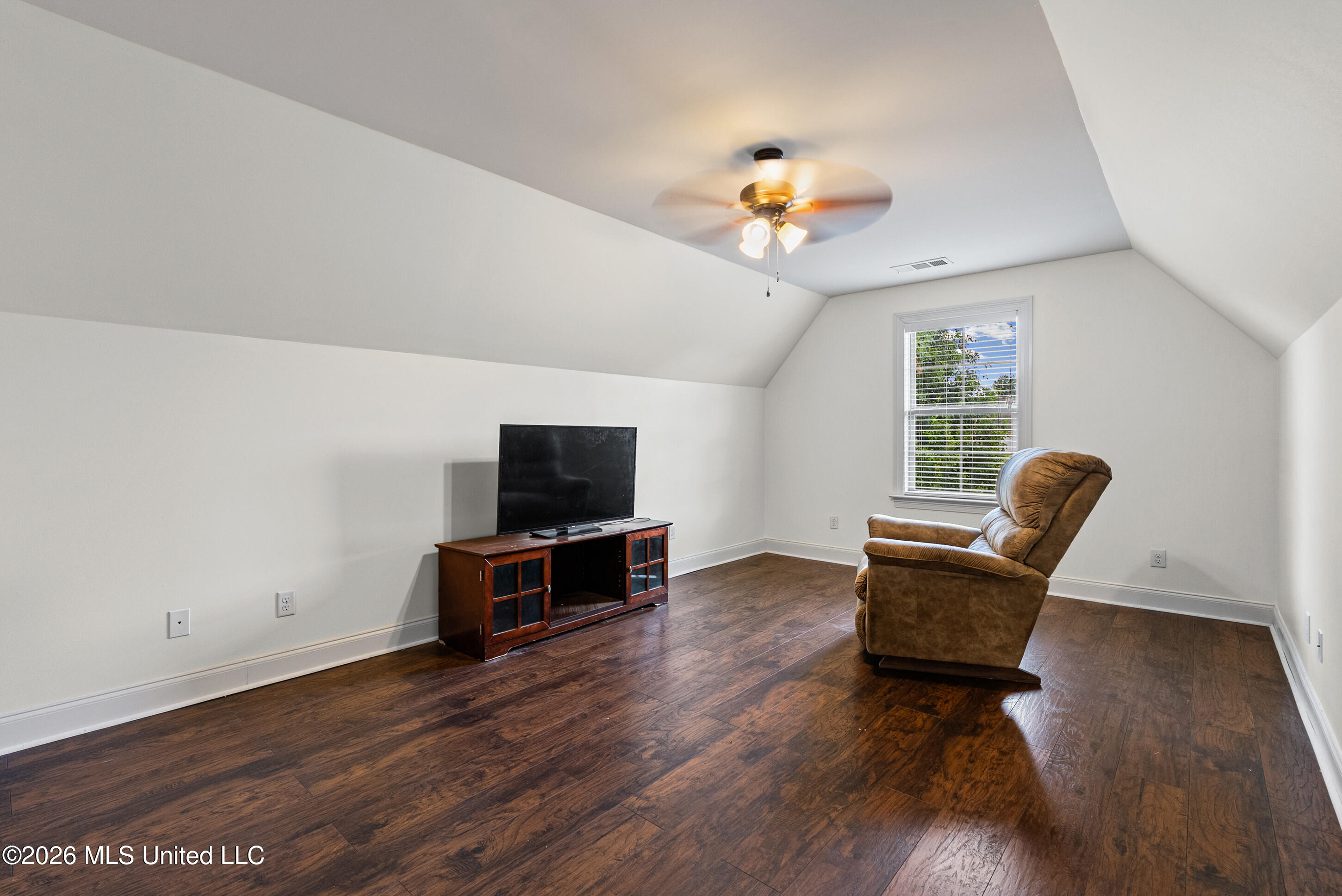 111 London Cove Property Photo 21