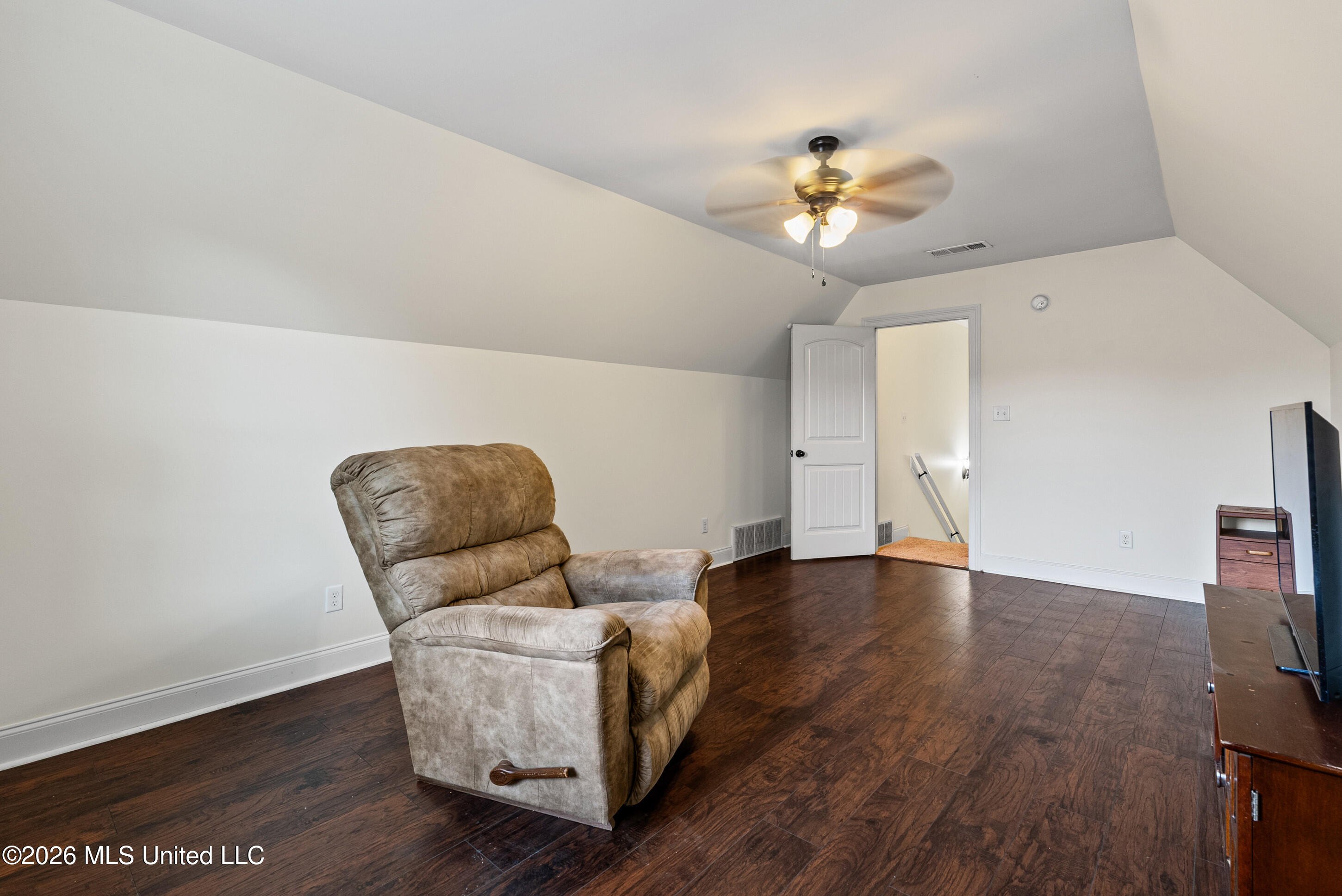 111 London Cove Property Photo 22