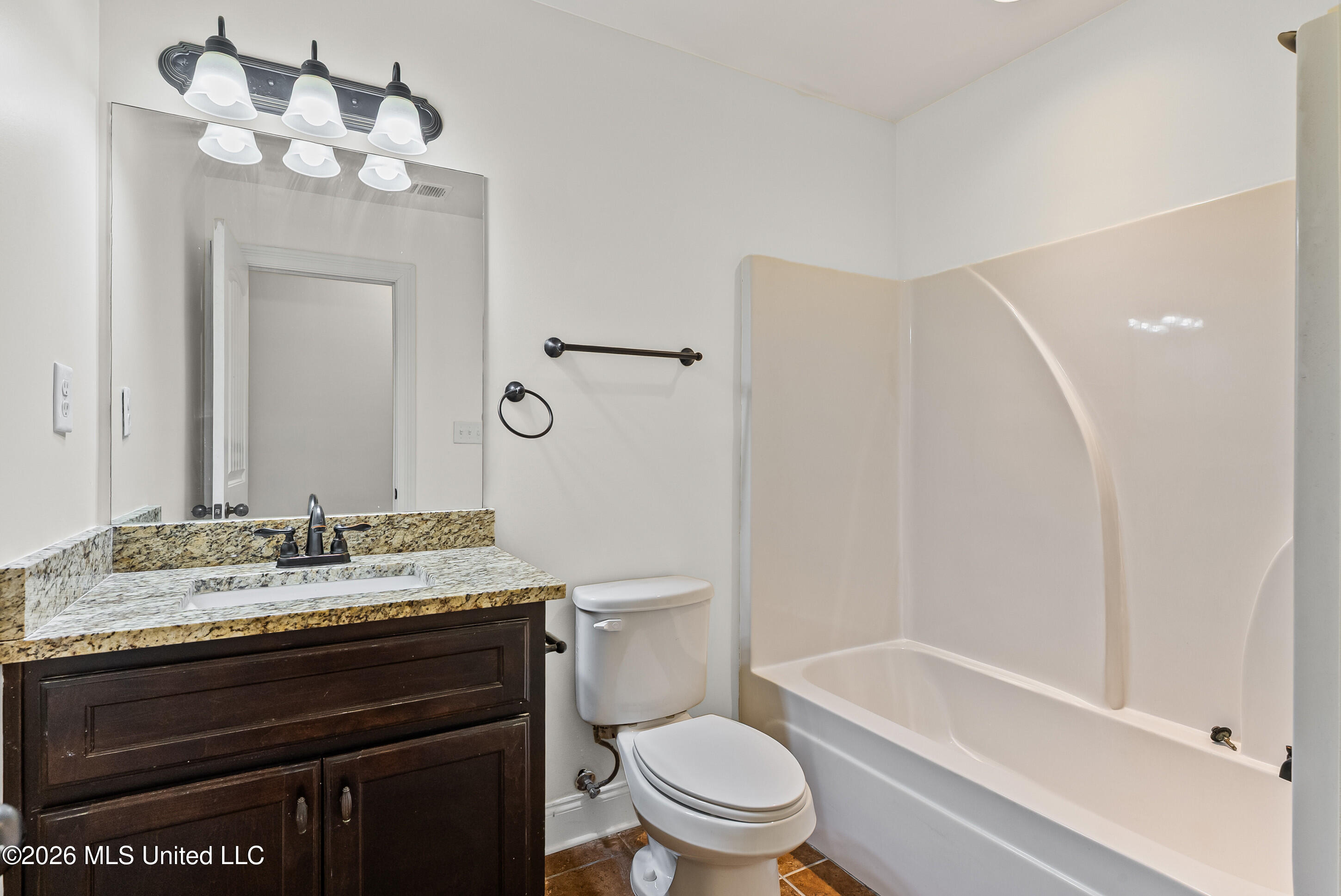 111 London Cove Property Photo 23