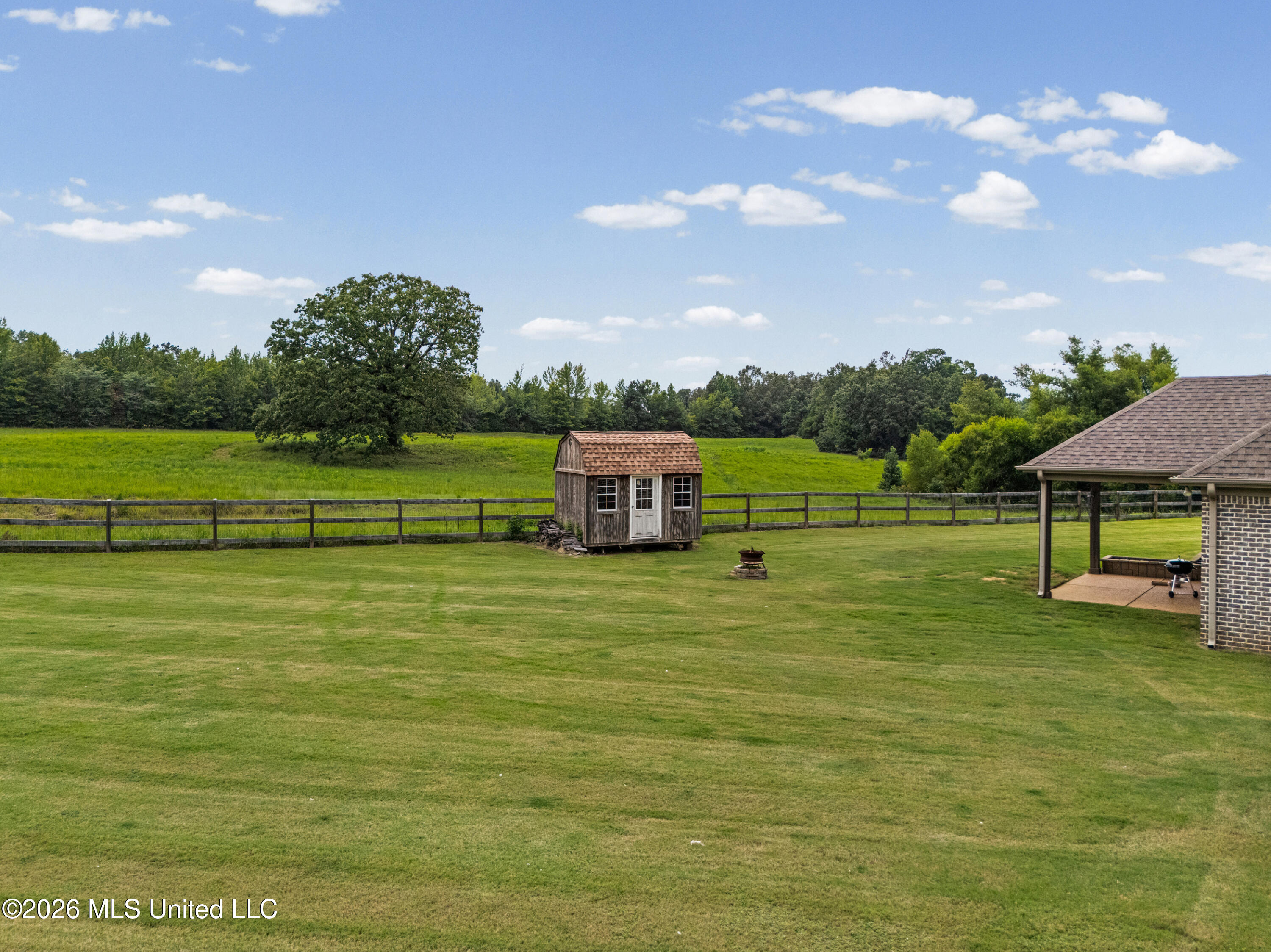 111 London Cove Property Photo 27