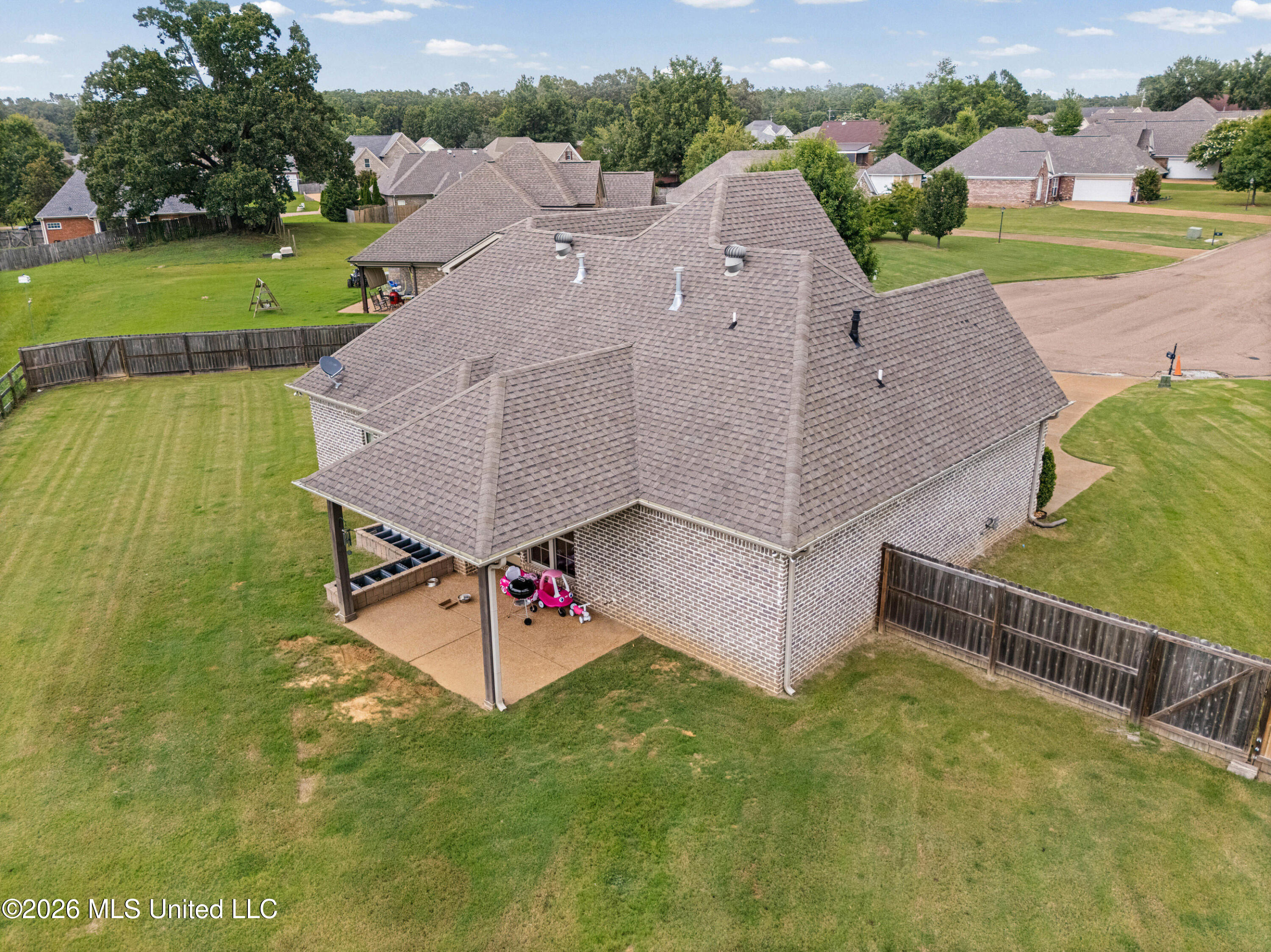 111 London Cove Property Photo 28