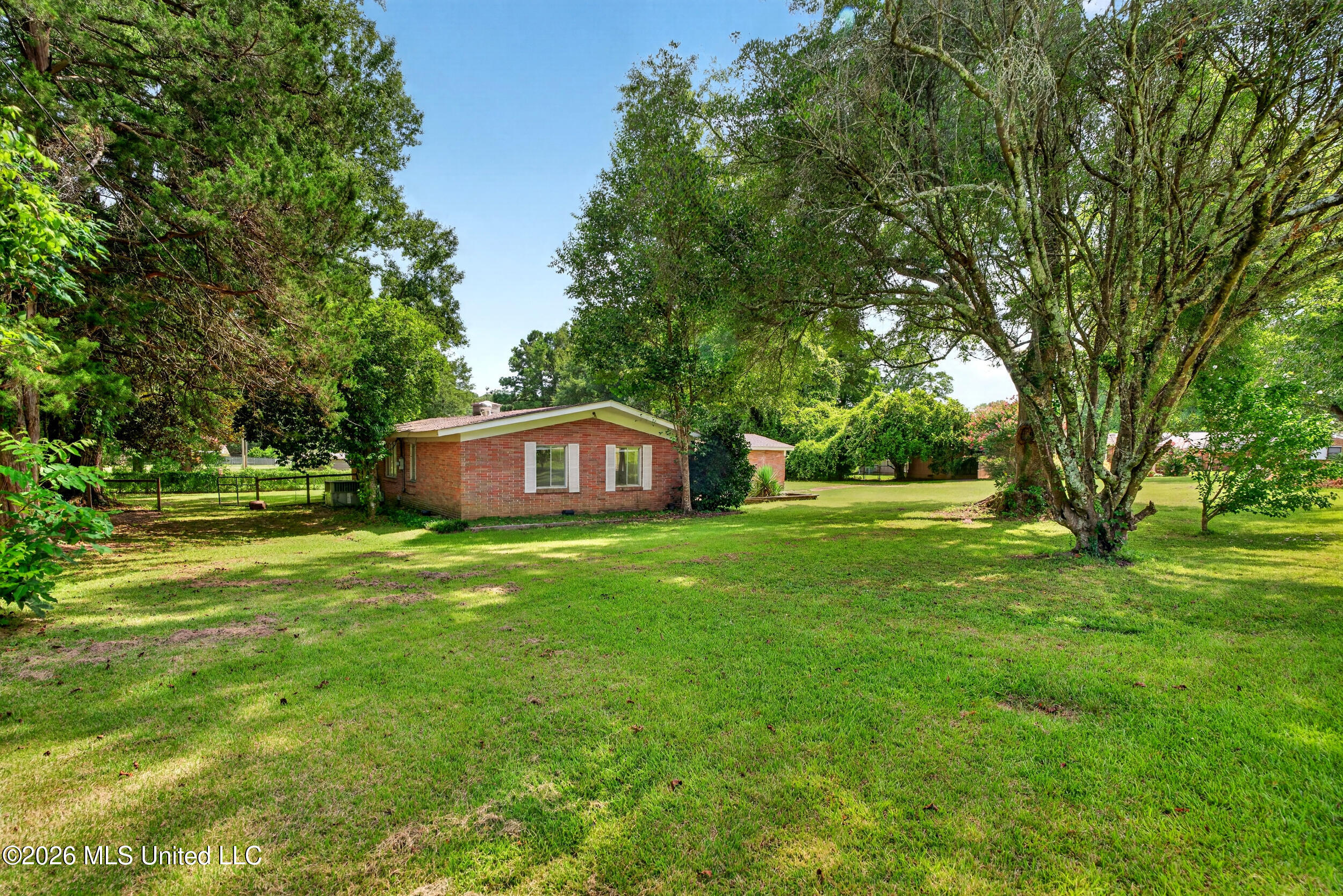 808 Pecan Lane Property Photo 4