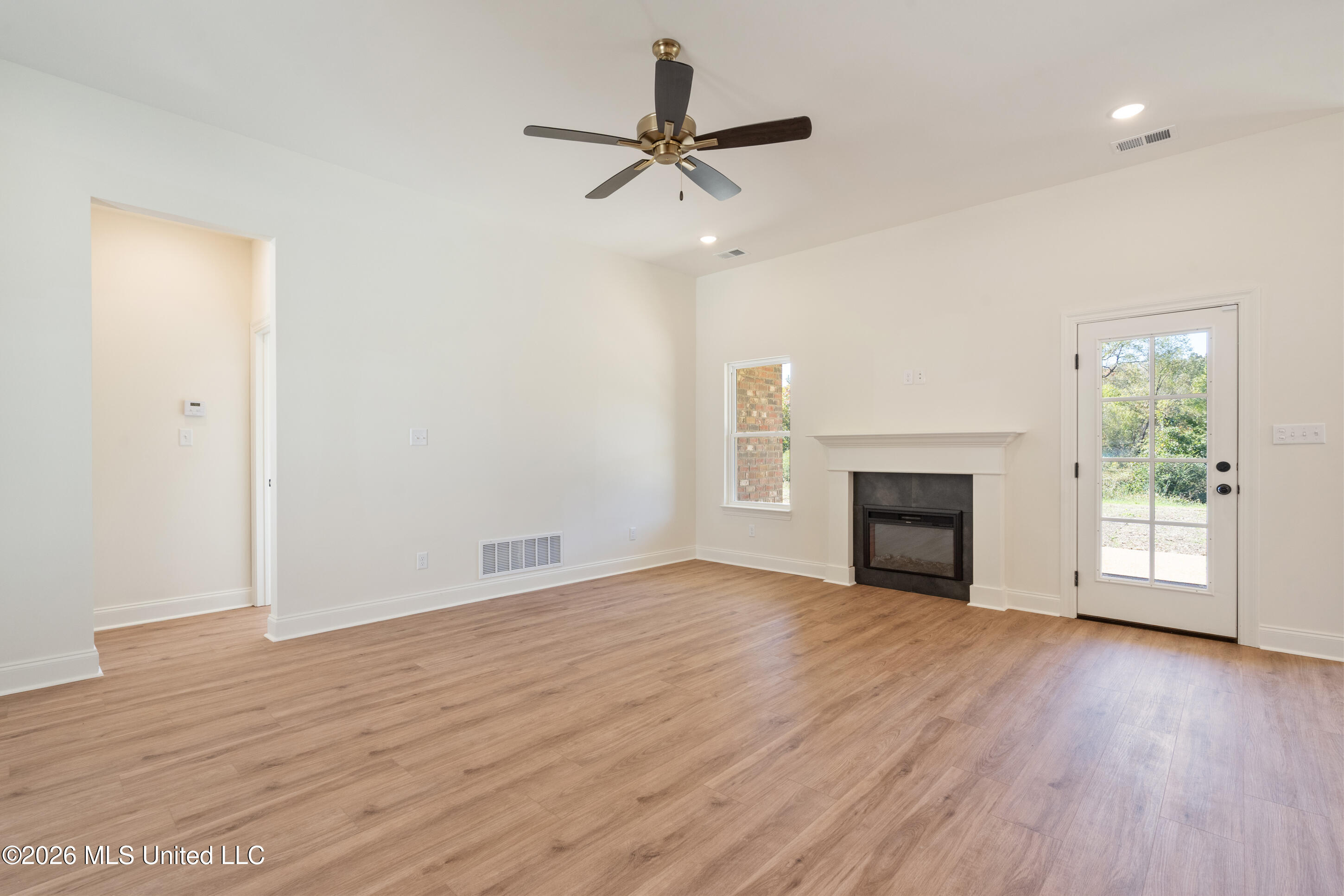 2373 S Highway 301 Property Photo 6