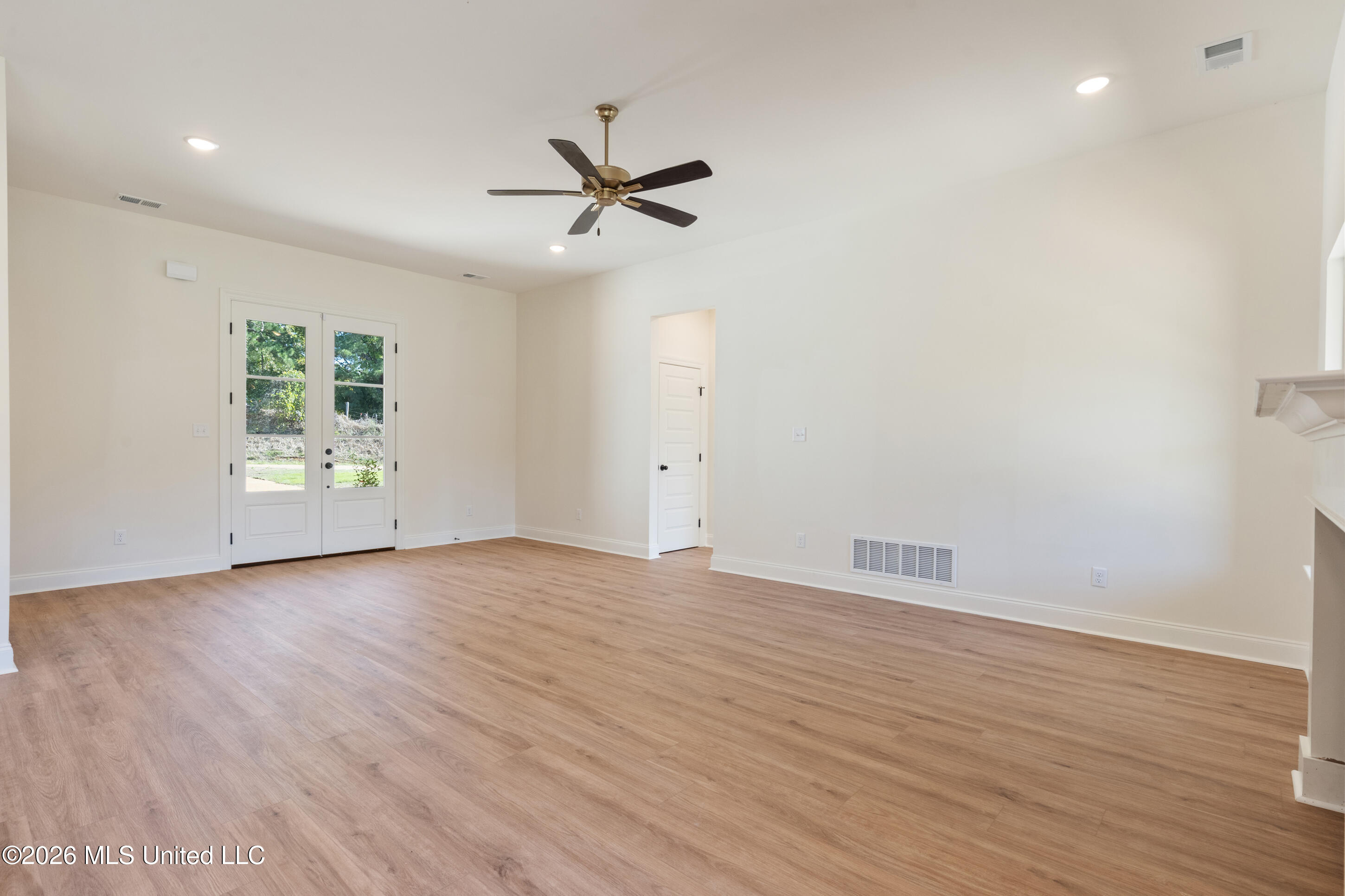 2373 S Highway 301 Property Photo 8