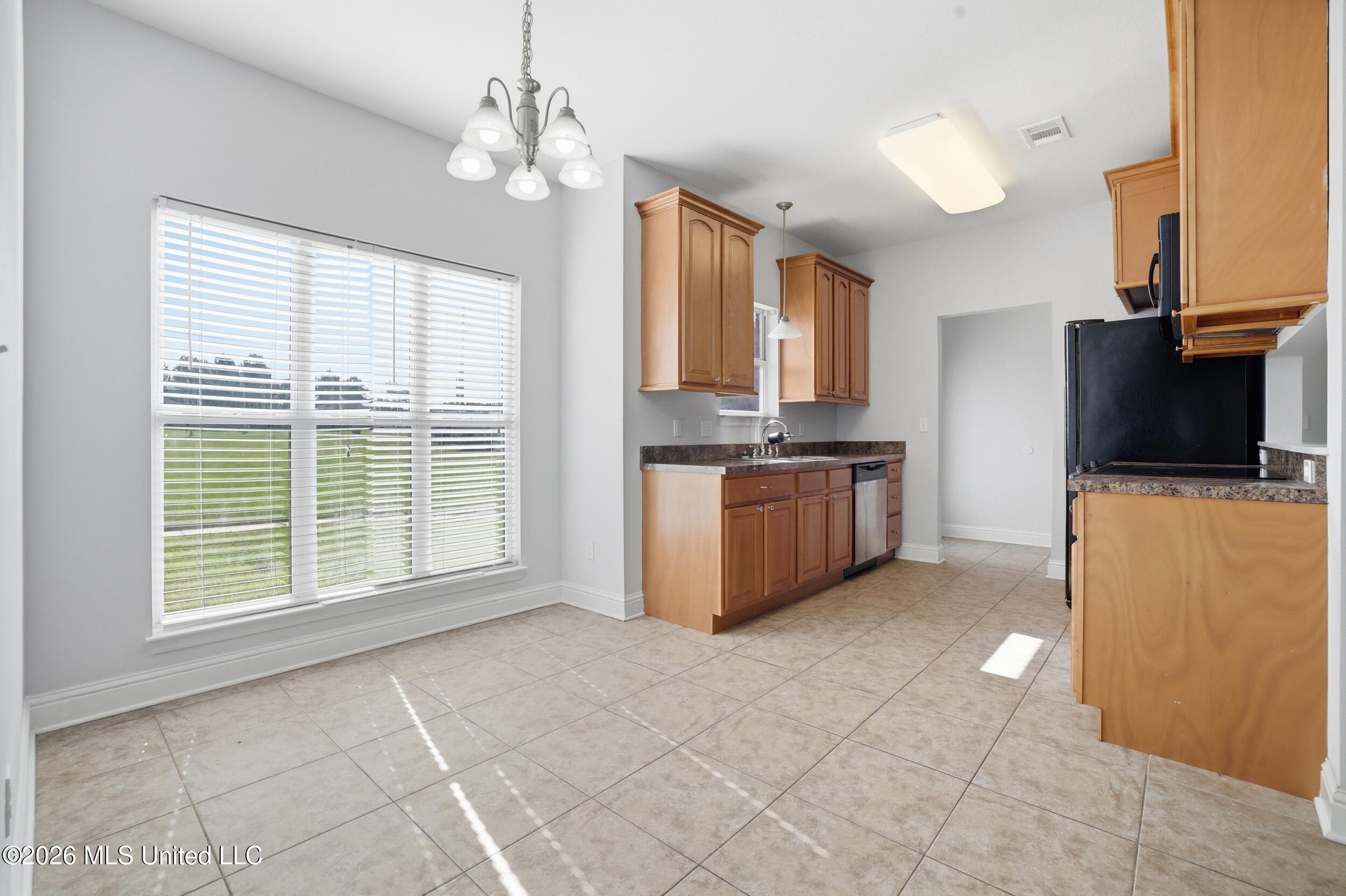 21549 W Edgewood Drive Property Photo 8