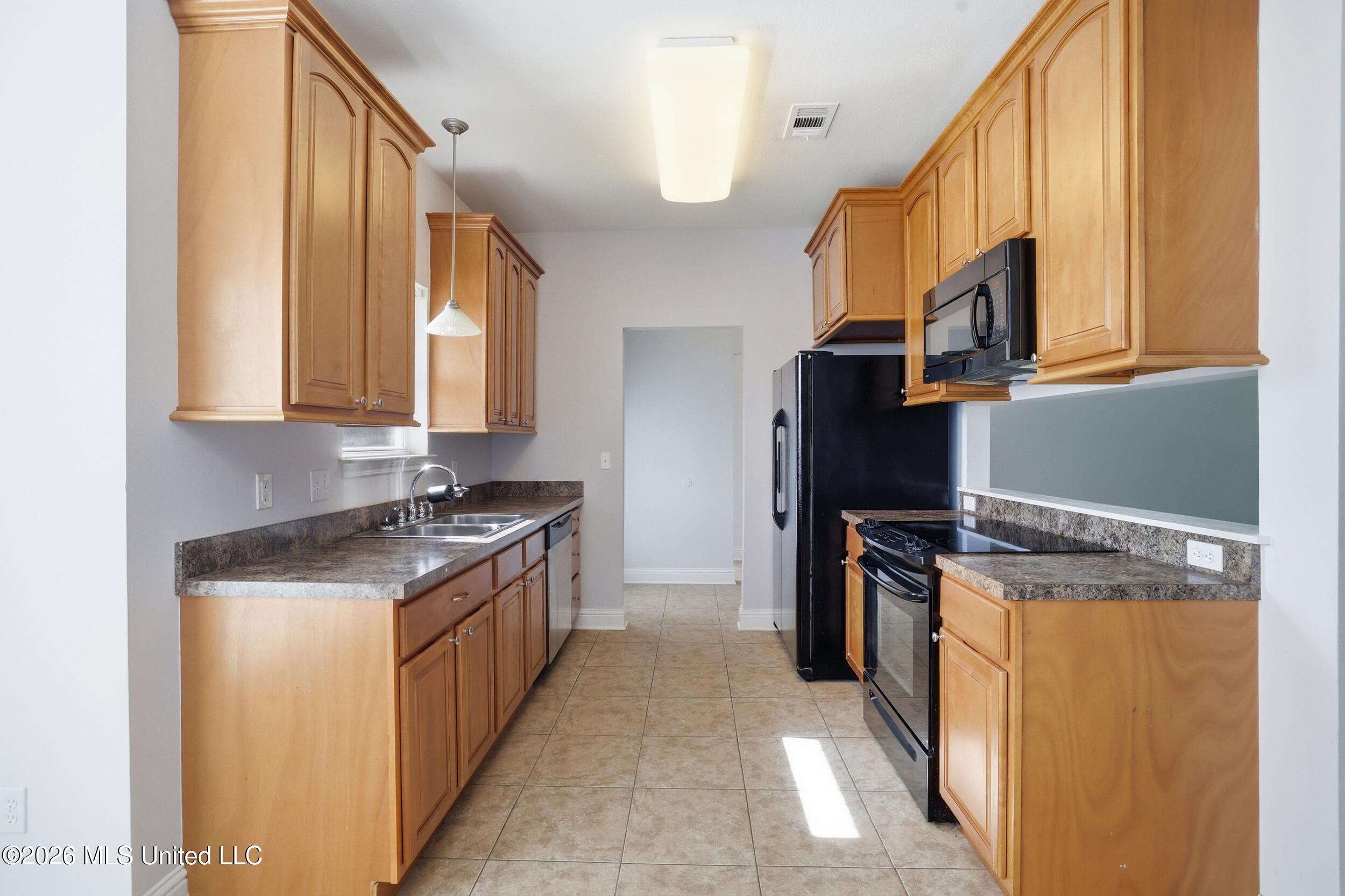 21549 W Edgewood Drive Property Photo 11
