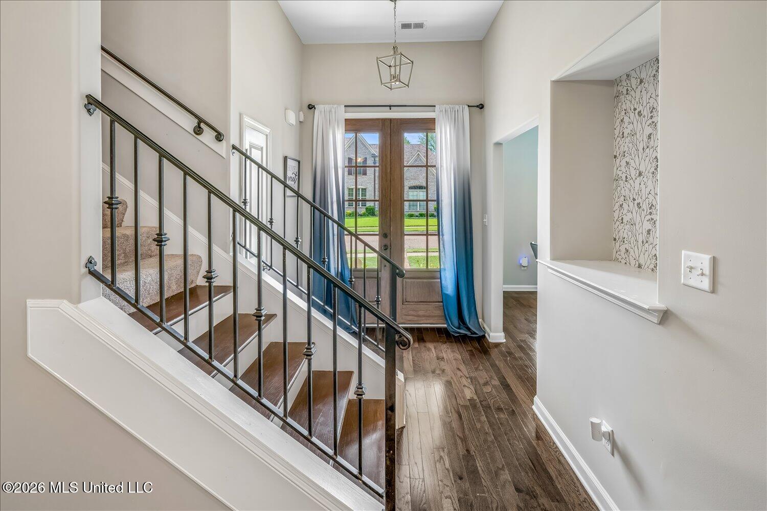5476 Stonecrest Drive Property Photo 3