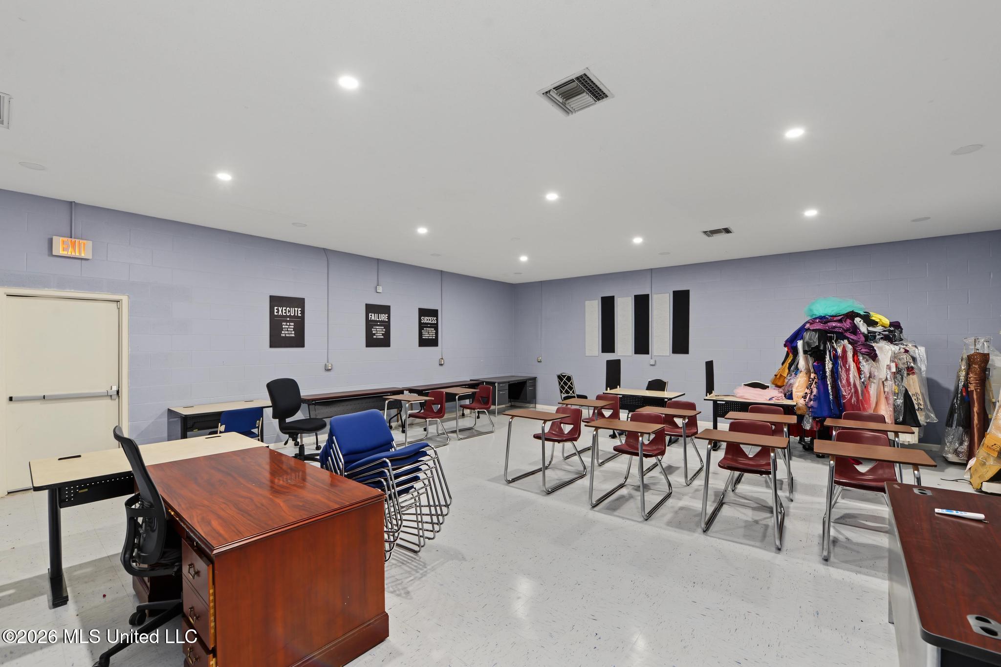 12451 Dedeaux Road Property Photo 18