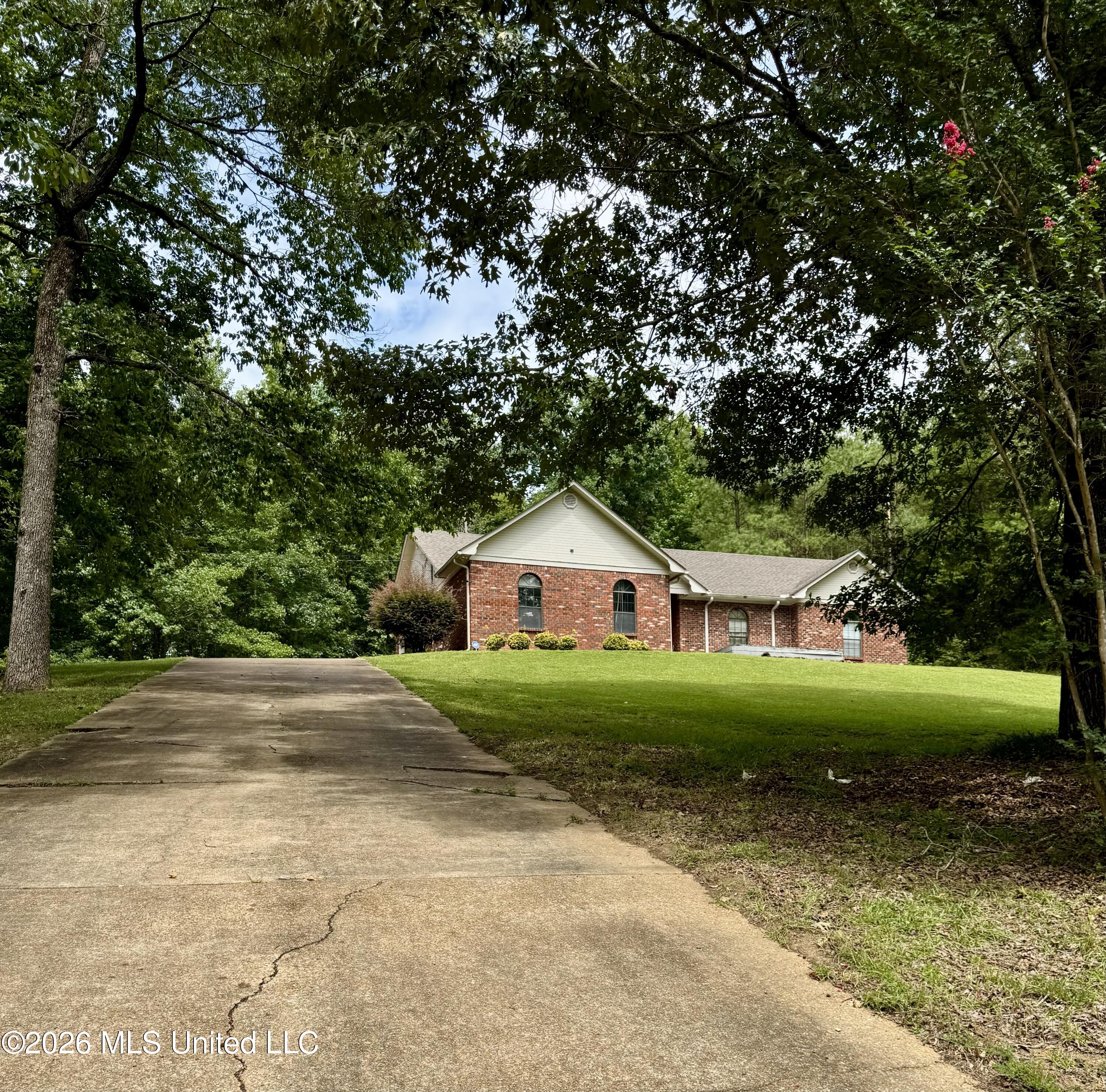 174 White Oak Drive Property Photo 2