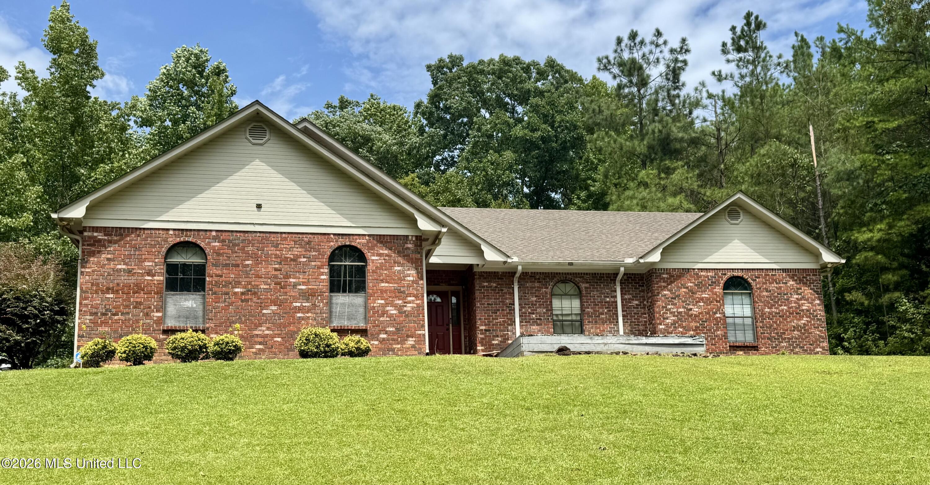 174 White Oak Drive Property Photo 3