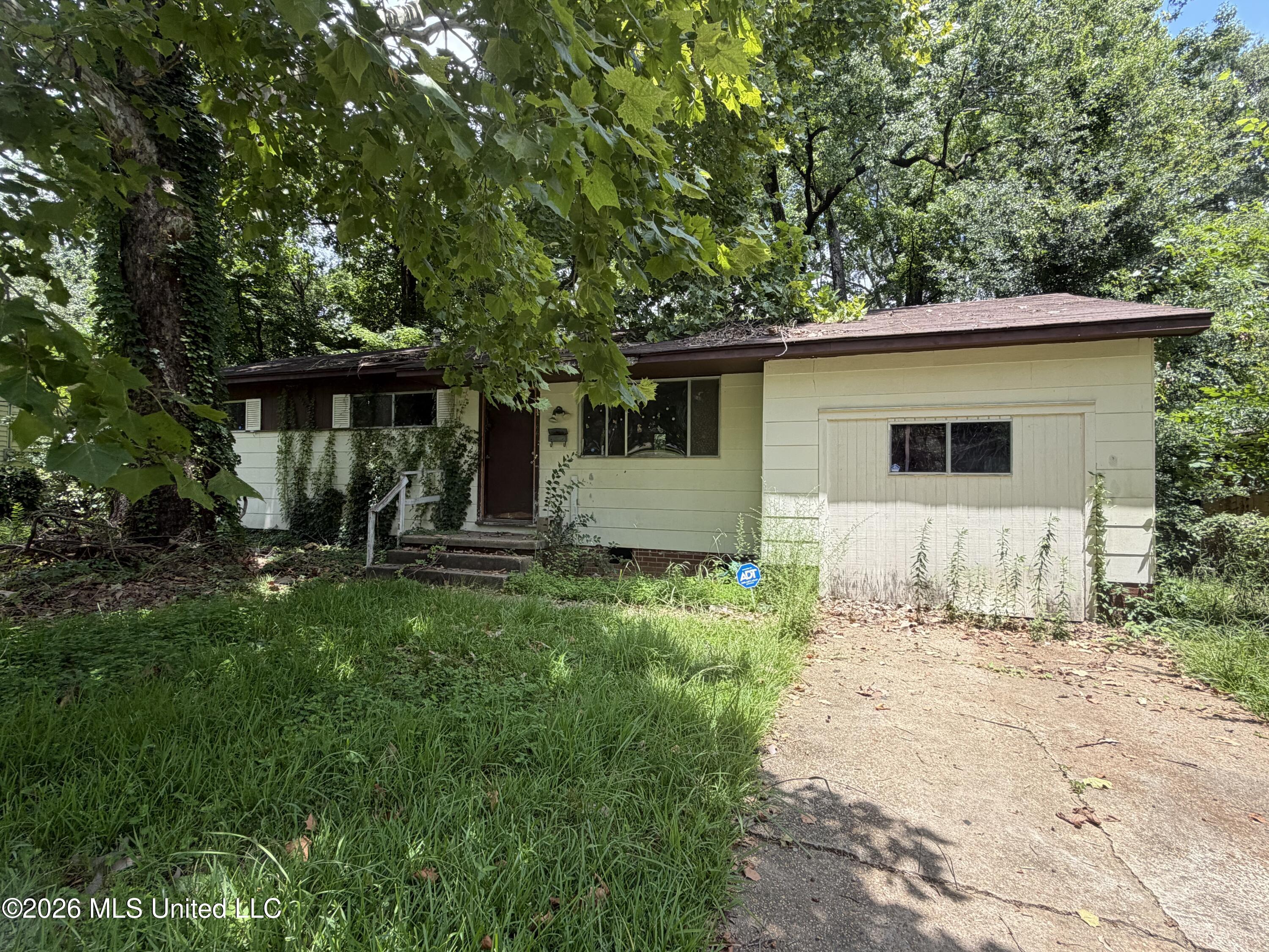 1466 Dianne Drive Property Photo 1