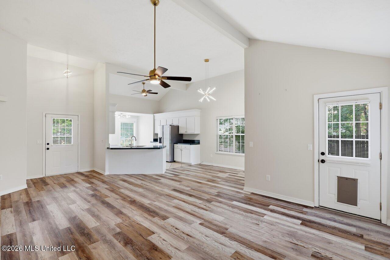 107 Huntington Hill Drive Property Photo 8