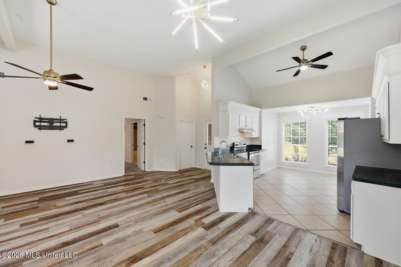 107 Huntington Hill Drive Property Photo 14