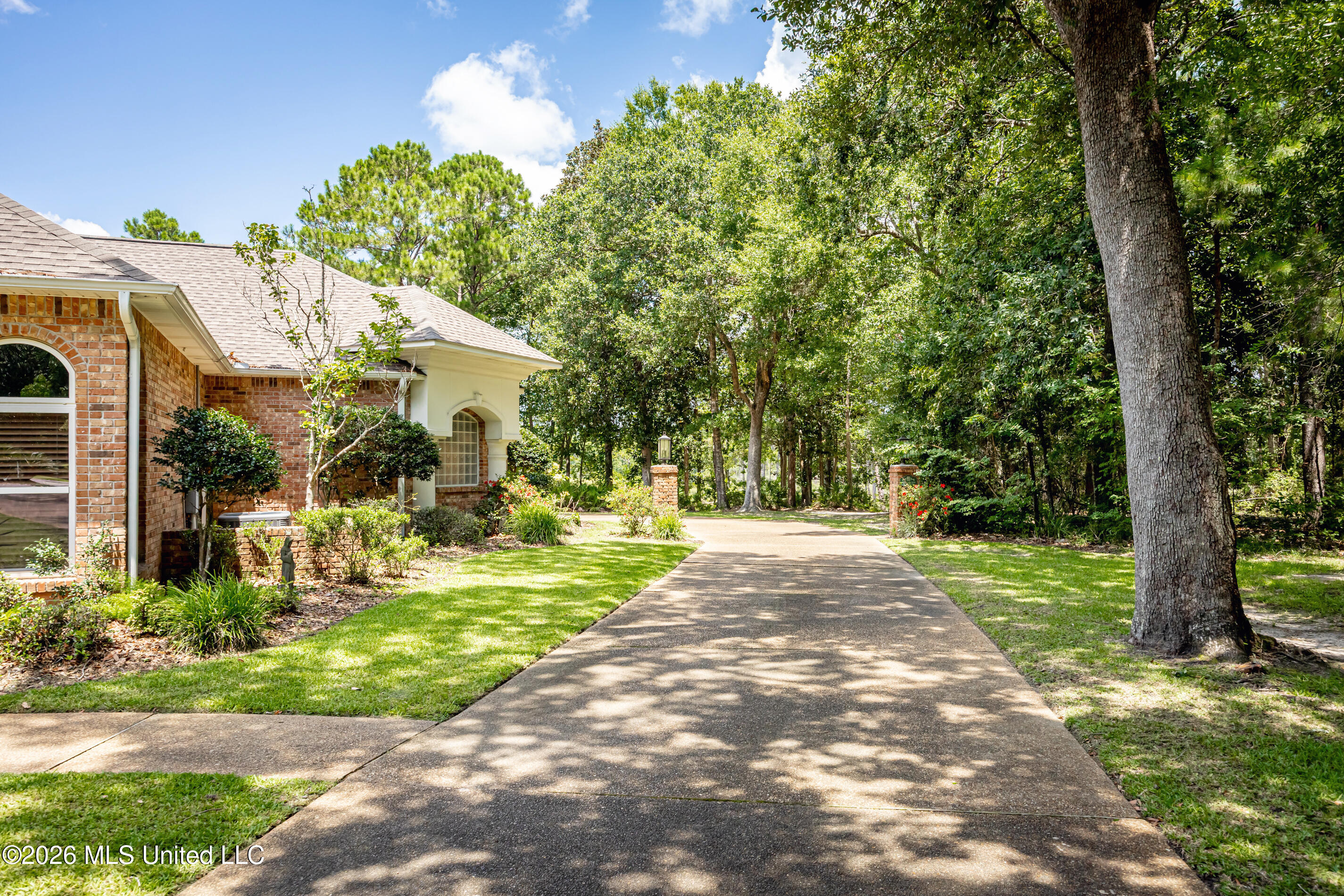 2408 Olde Oak Pointe Property Photo 7