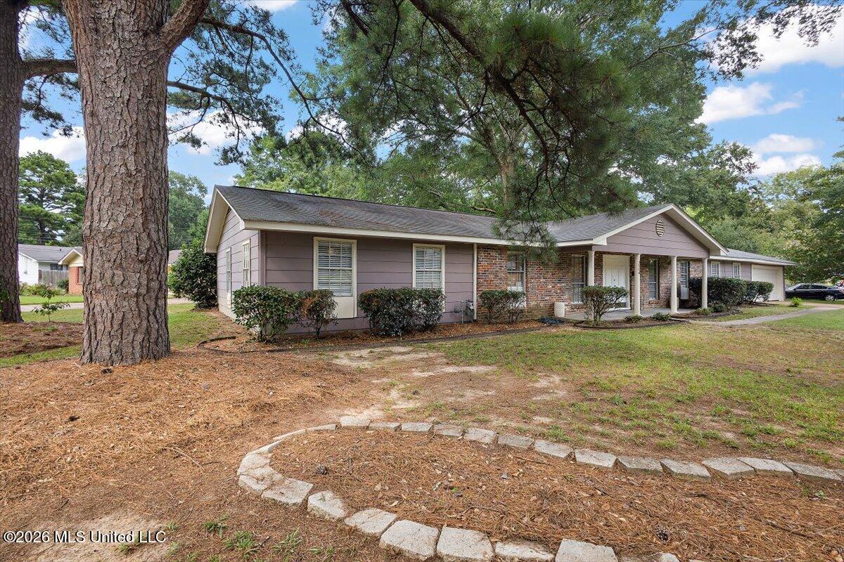 1204 Deerfield Lane Property Photo 2