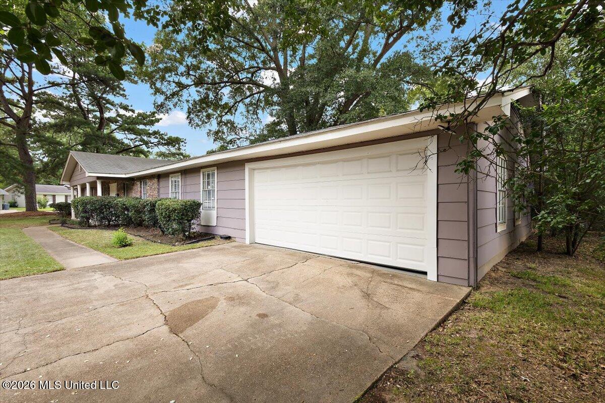 1204 Deerfield Lane Property Photo 3