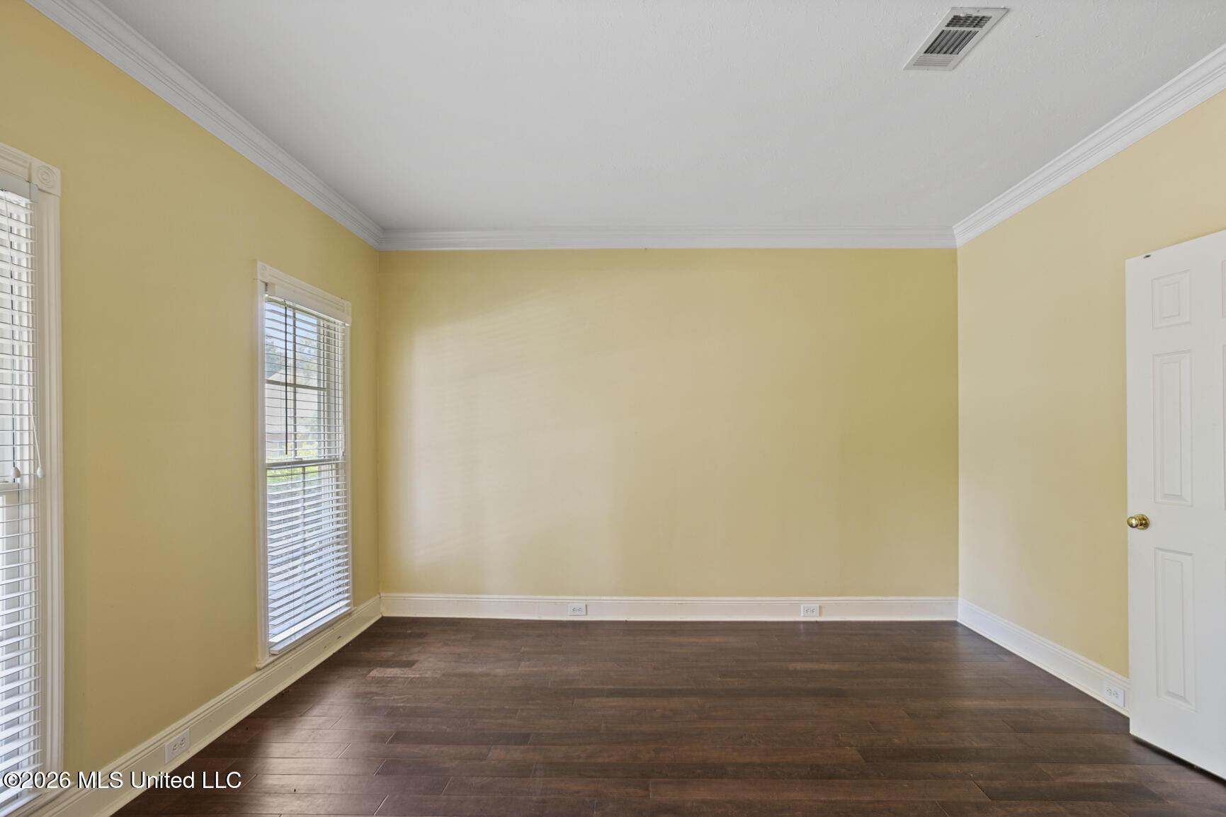 614 Kinsington Court Property Photo 4