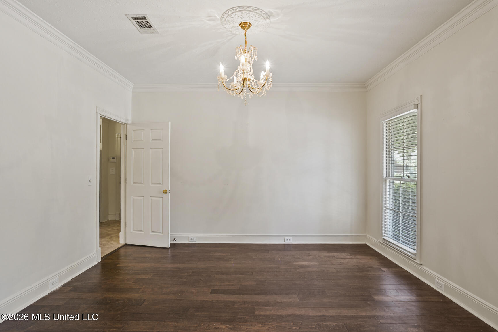 614 Kinsington Court Property Photo 6