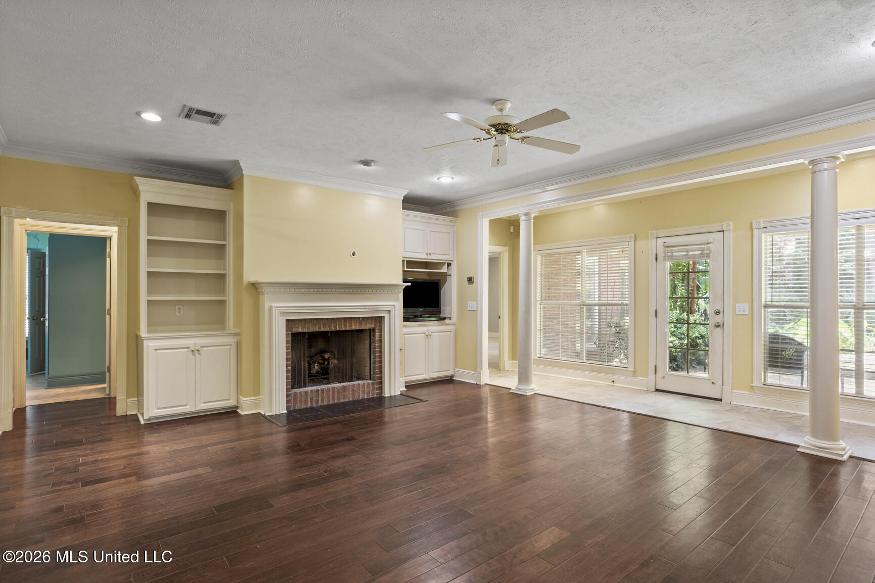614 Kinsington Court Property Photo 8