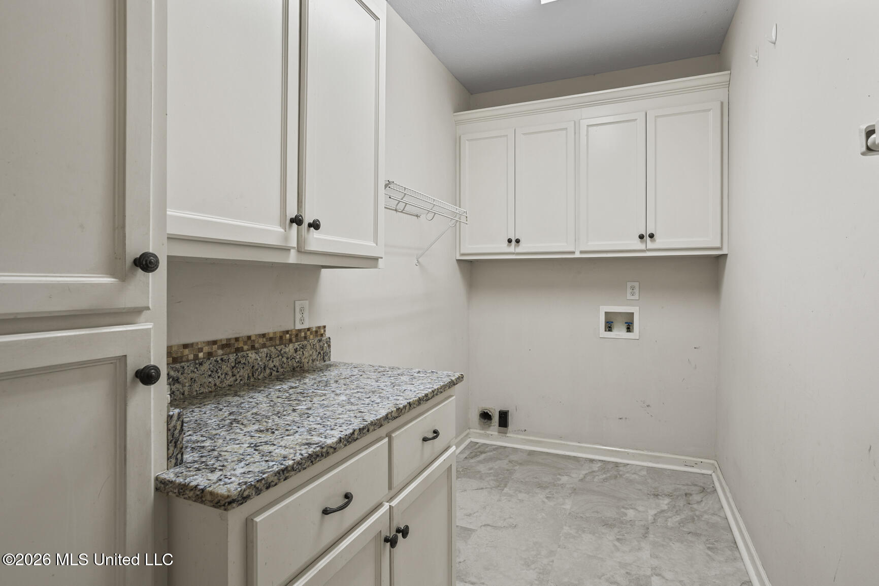 614 Kinsington Court Property Photo 23