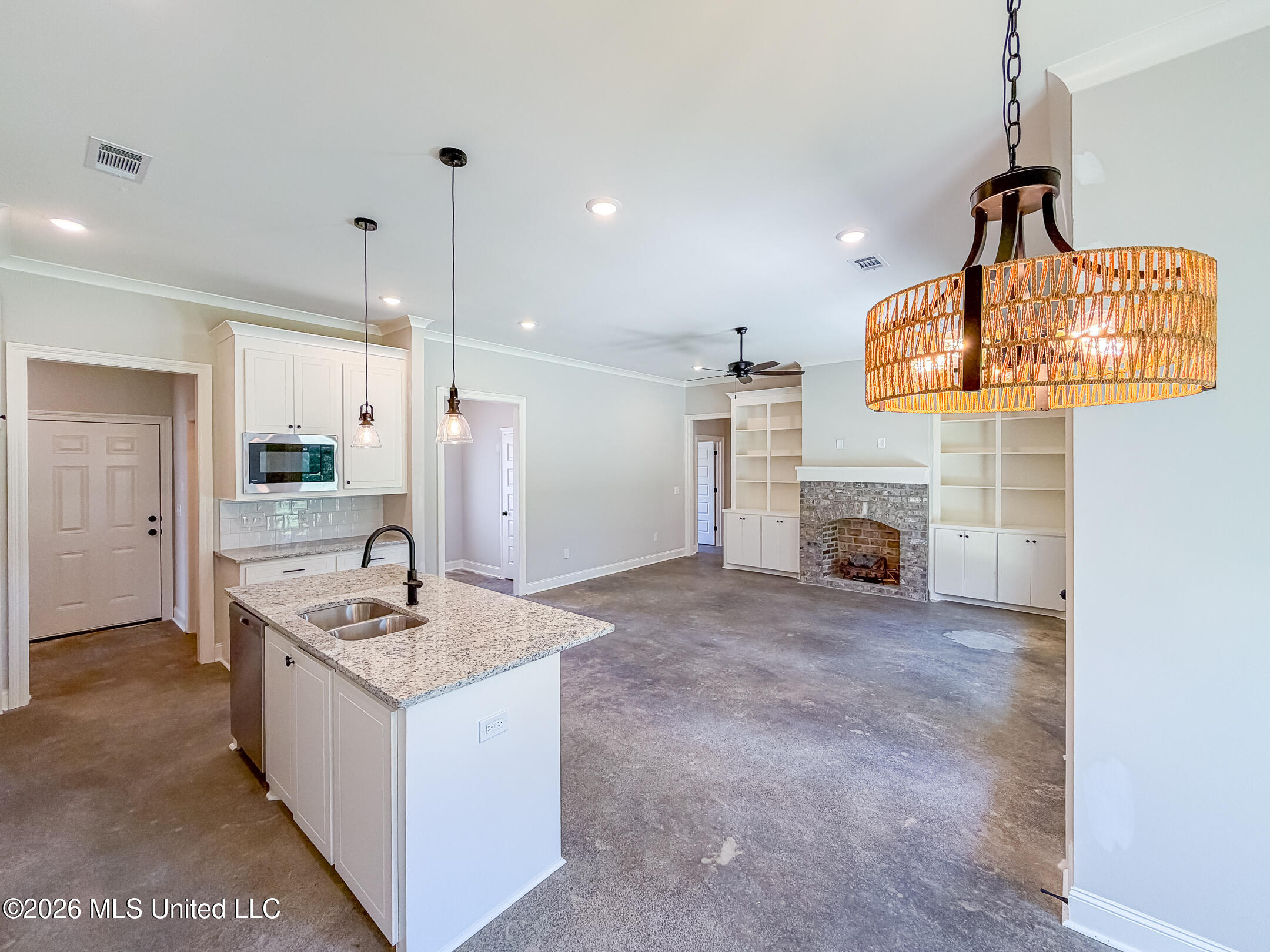 999 Riverside Lane Property Photo 4