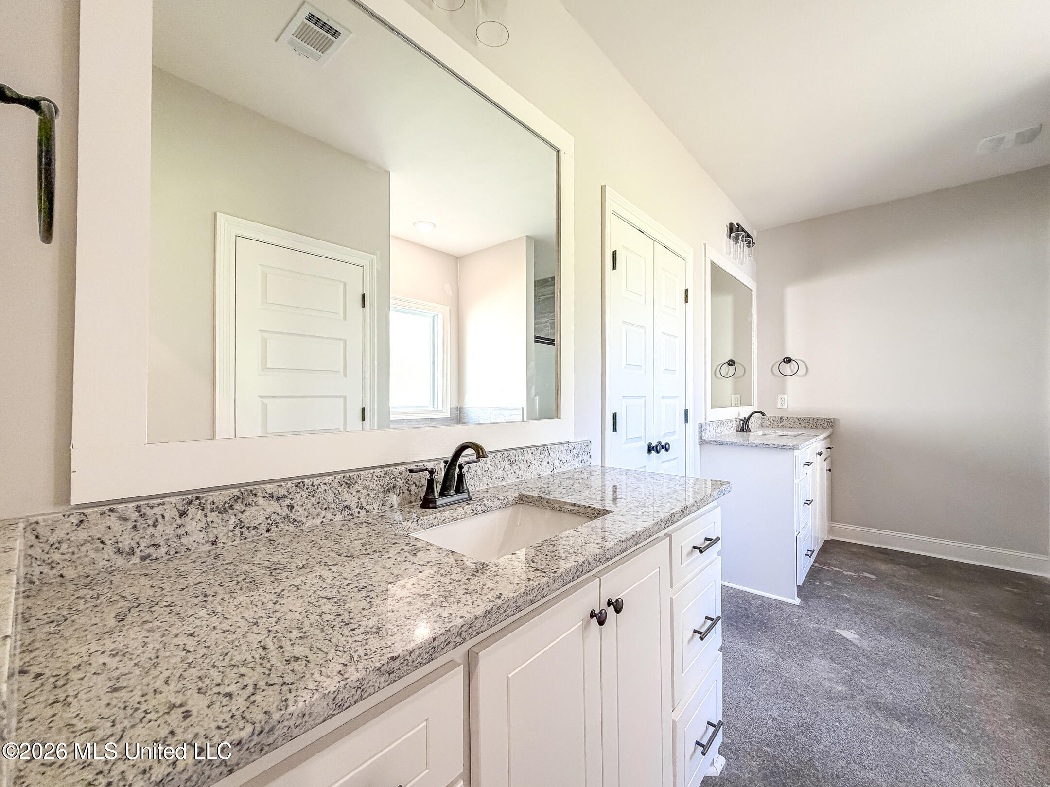 999 Riverside Lane Property Photo 8