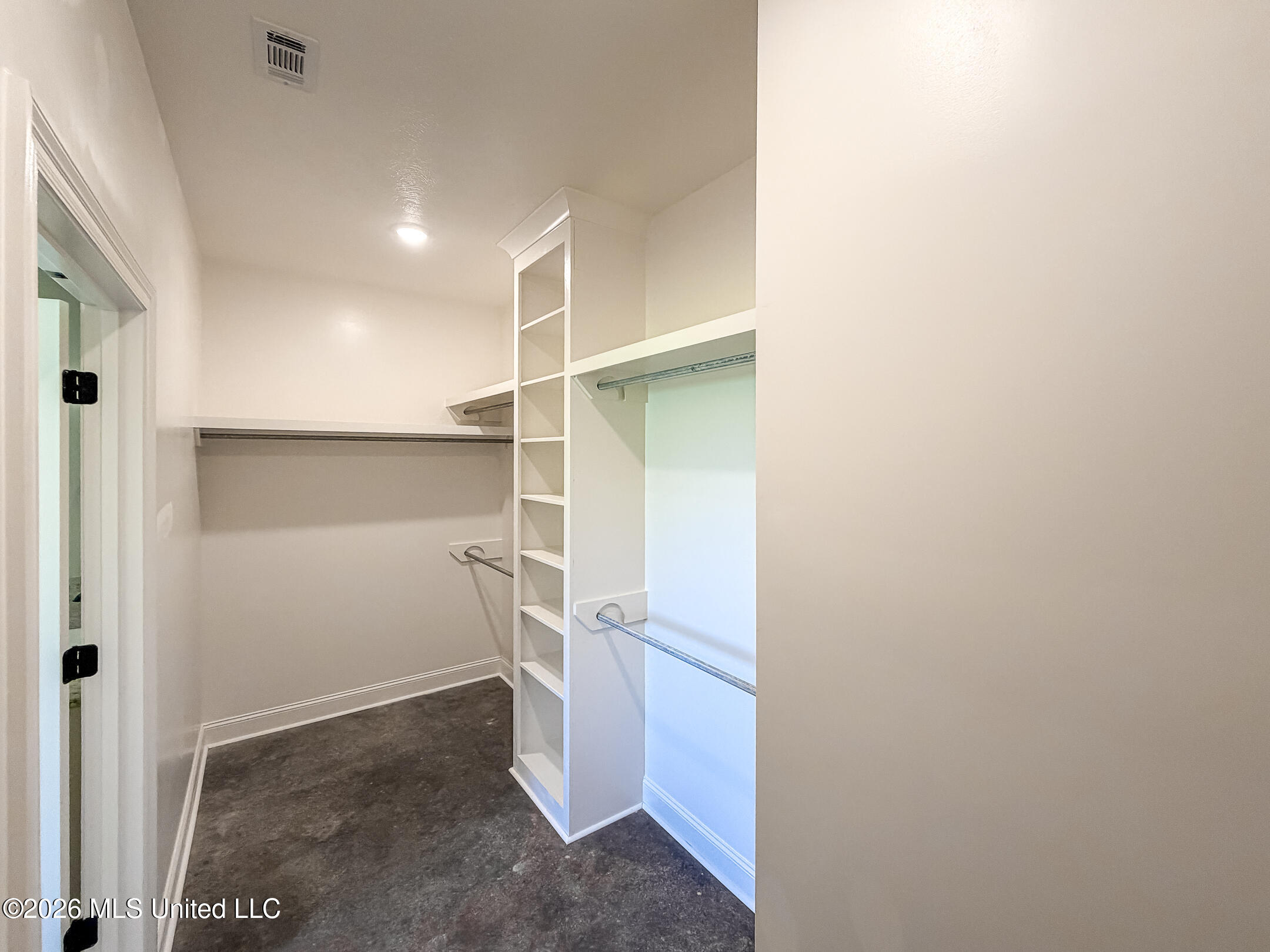 999 Riverside Lane Property Photo 11