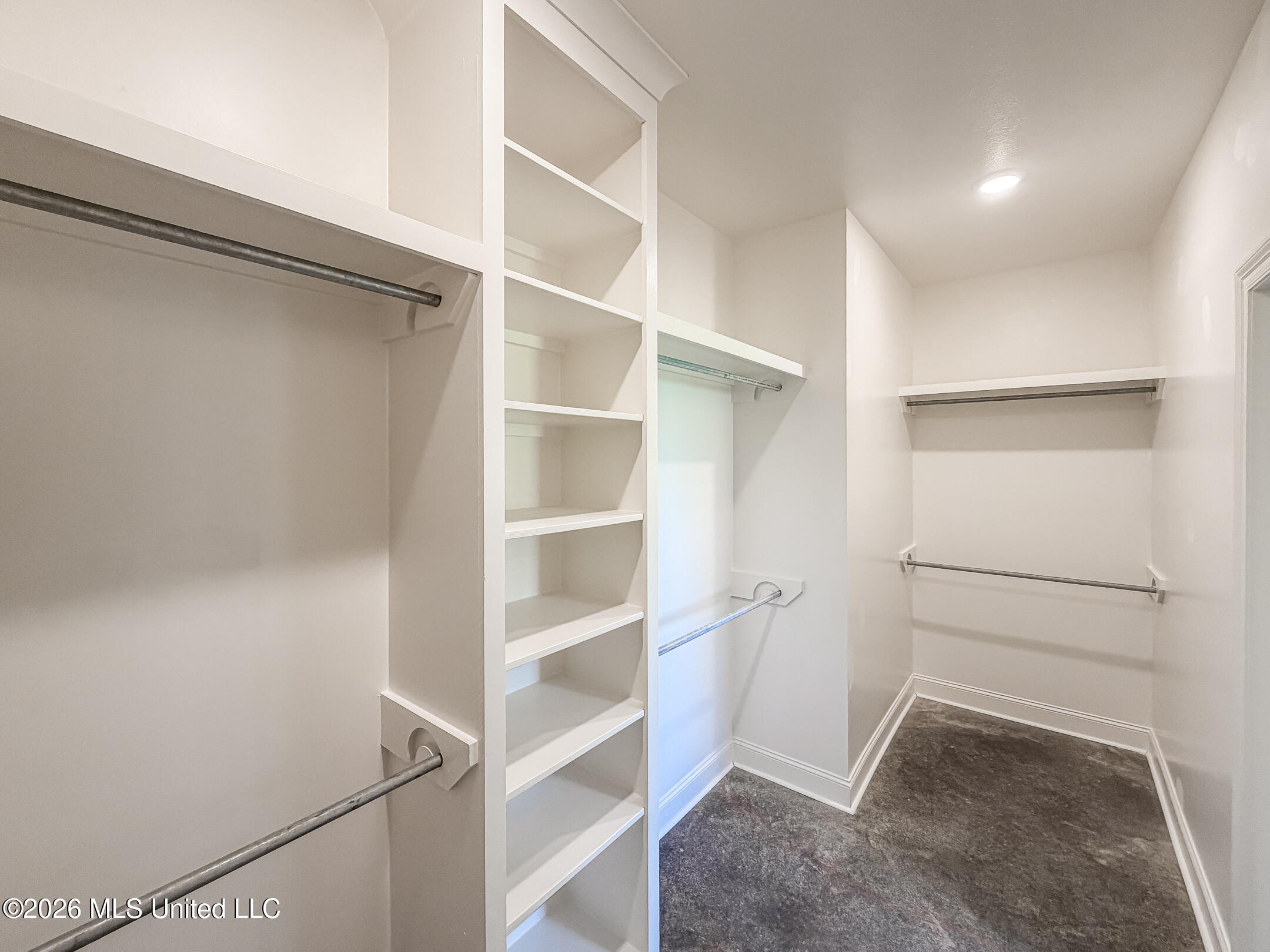 999 Riverside Lane Property Photo 12