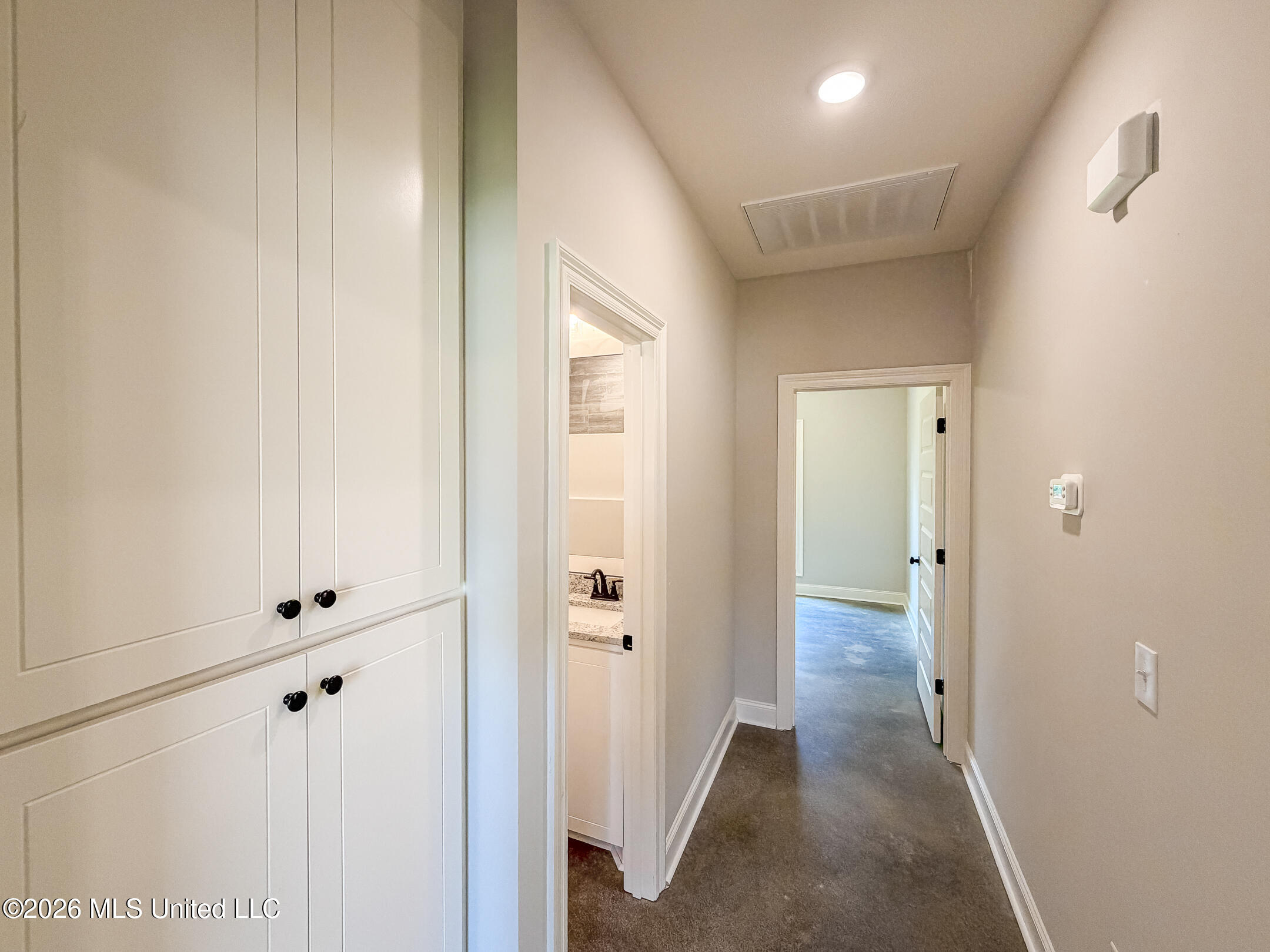 999 Riverside Lane Property Photo 14