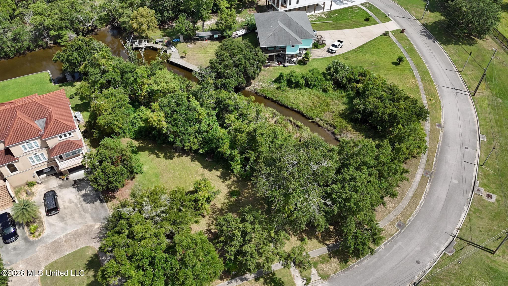 1328 Kensington Drive Property Photo 3