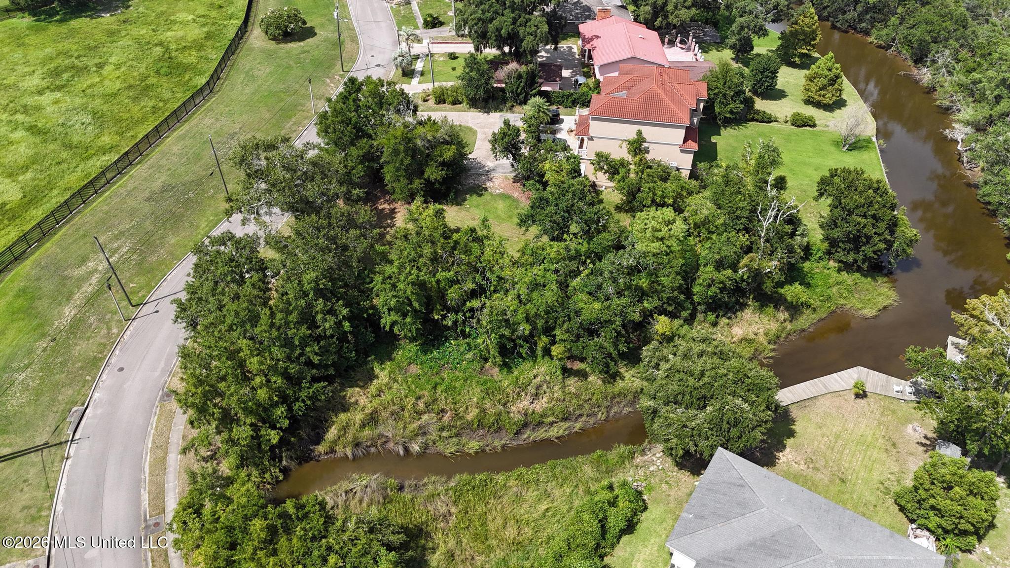 1328 Kensington Drive Property Photo 8