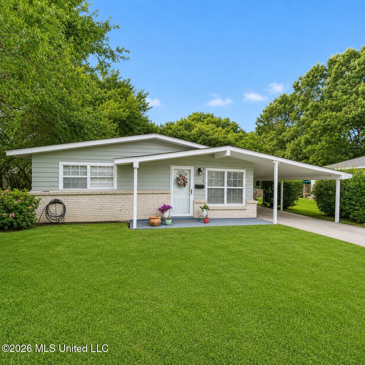 1652 Sunset Boulevard Property Photo 1