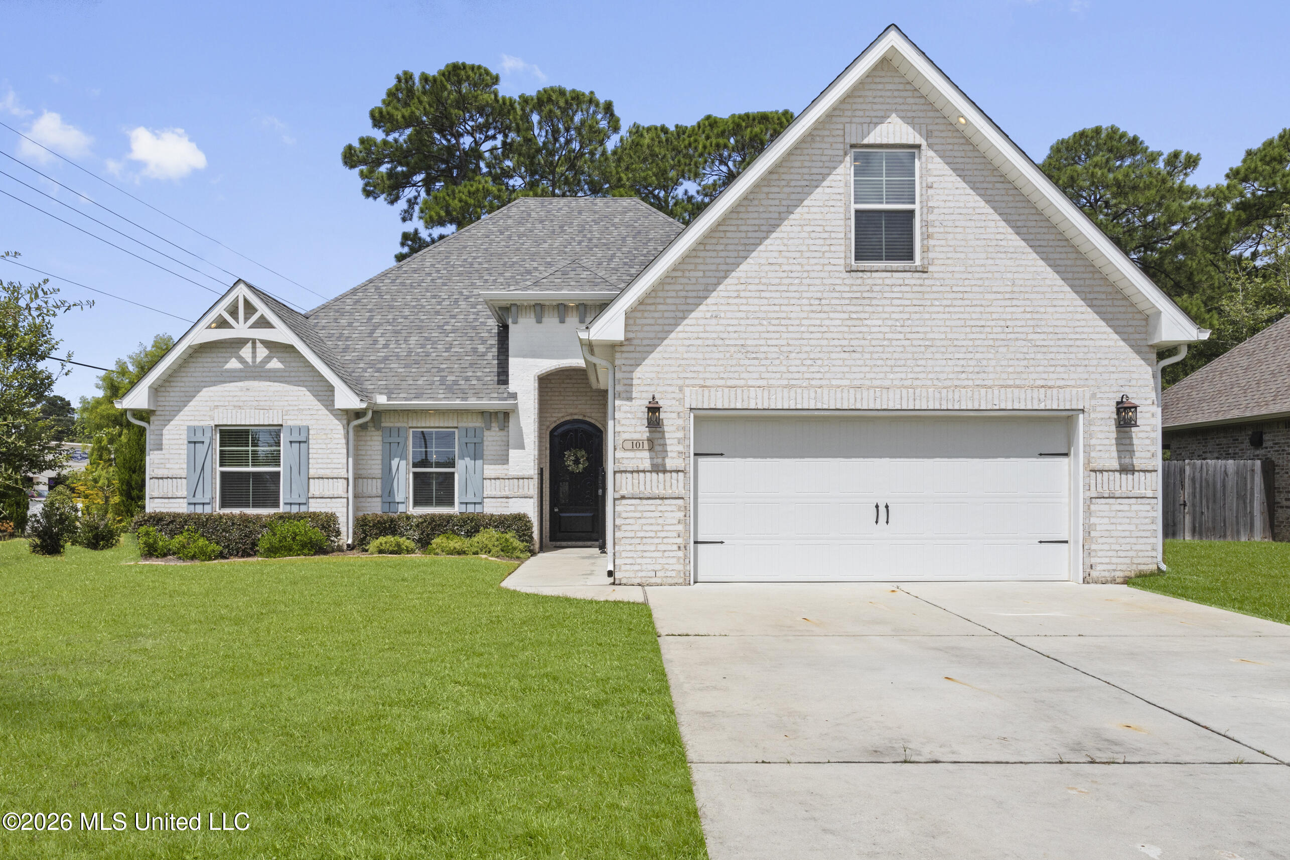 101 Spanish Cove Drive Property Photo 2