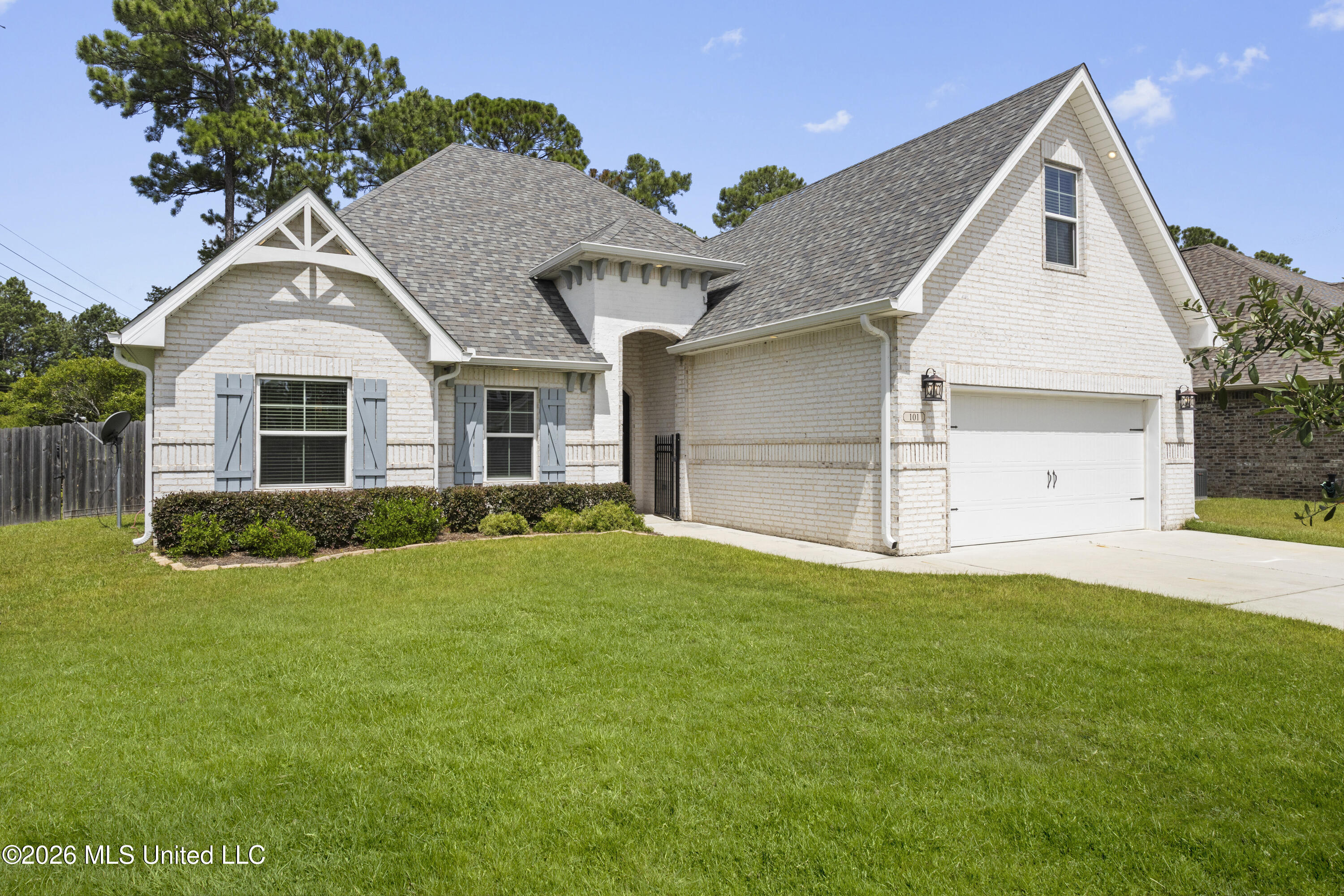 101 Spanish Cove Drive Property Photo 3
